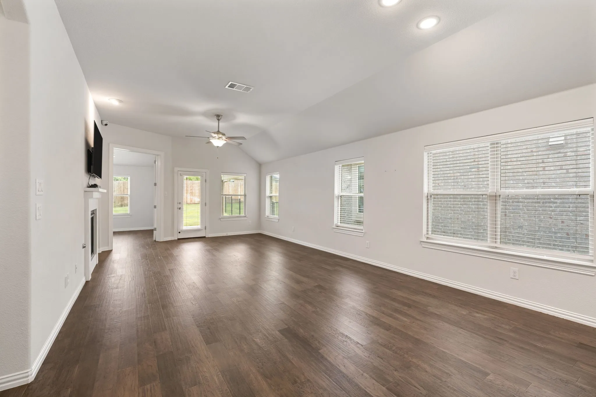 Single Family Residence For Sale in Kaufman County , 3124 Chinese Fir Drive, Heath, Texas 75126, 3 Bedroom, 2 Bathroom, 2 Garage spaces, 2,020 Sqft, built in 2019, mls#21332805, Real Estate Agent in Heath, Homes For Sale in Kaufman county, Homes For Sale in Heath, Realtor in Heath Texas, Real Estate Brokerage Independent Realty Texas, Luminita Cordes Realtor