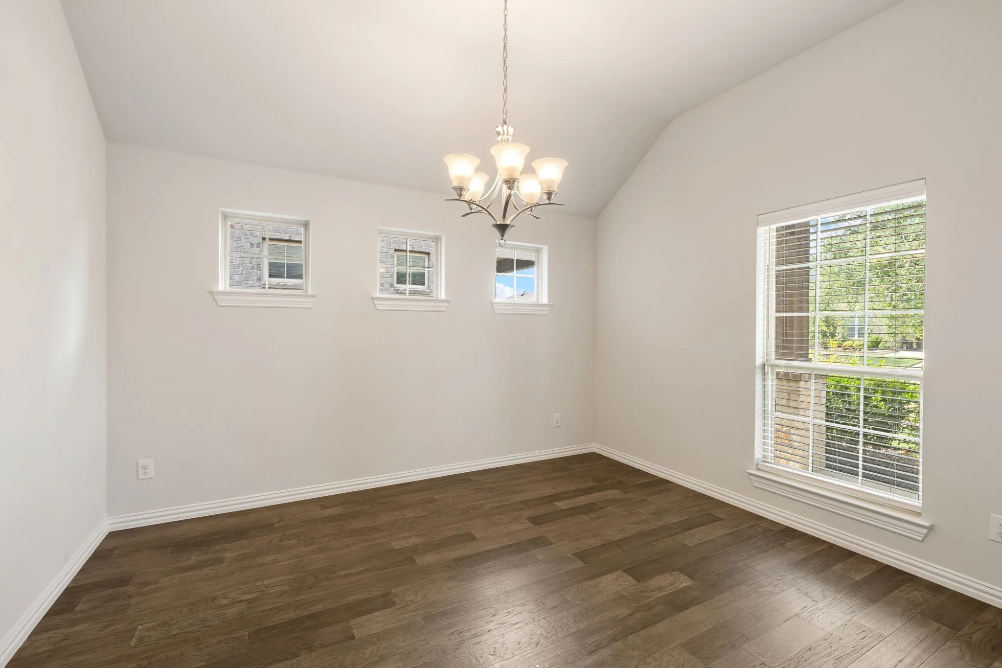 Single Family Residence For Sale in Kaufman County , 3124 Chinese Fir Drive, Heath, Texas 75126, 3 Bedroom, 2 Bathroom, 2 Garage spaces, 2,020 Sqft, built in 2019, mls#21332805, Real Estate Agent in Heath, Homes For Sale in Kaufman county, Homes For Sale in Heath, Realtor in Heath Texas, Real Estate Brokerage Independent Realty Texas, Luminita Cordes Realtor