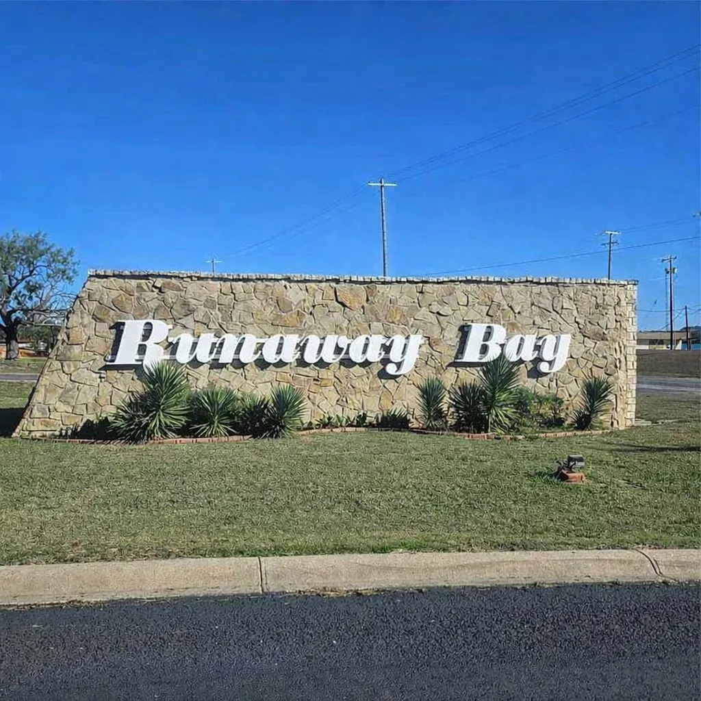 Stone-clad entry monument with dimensional lettering