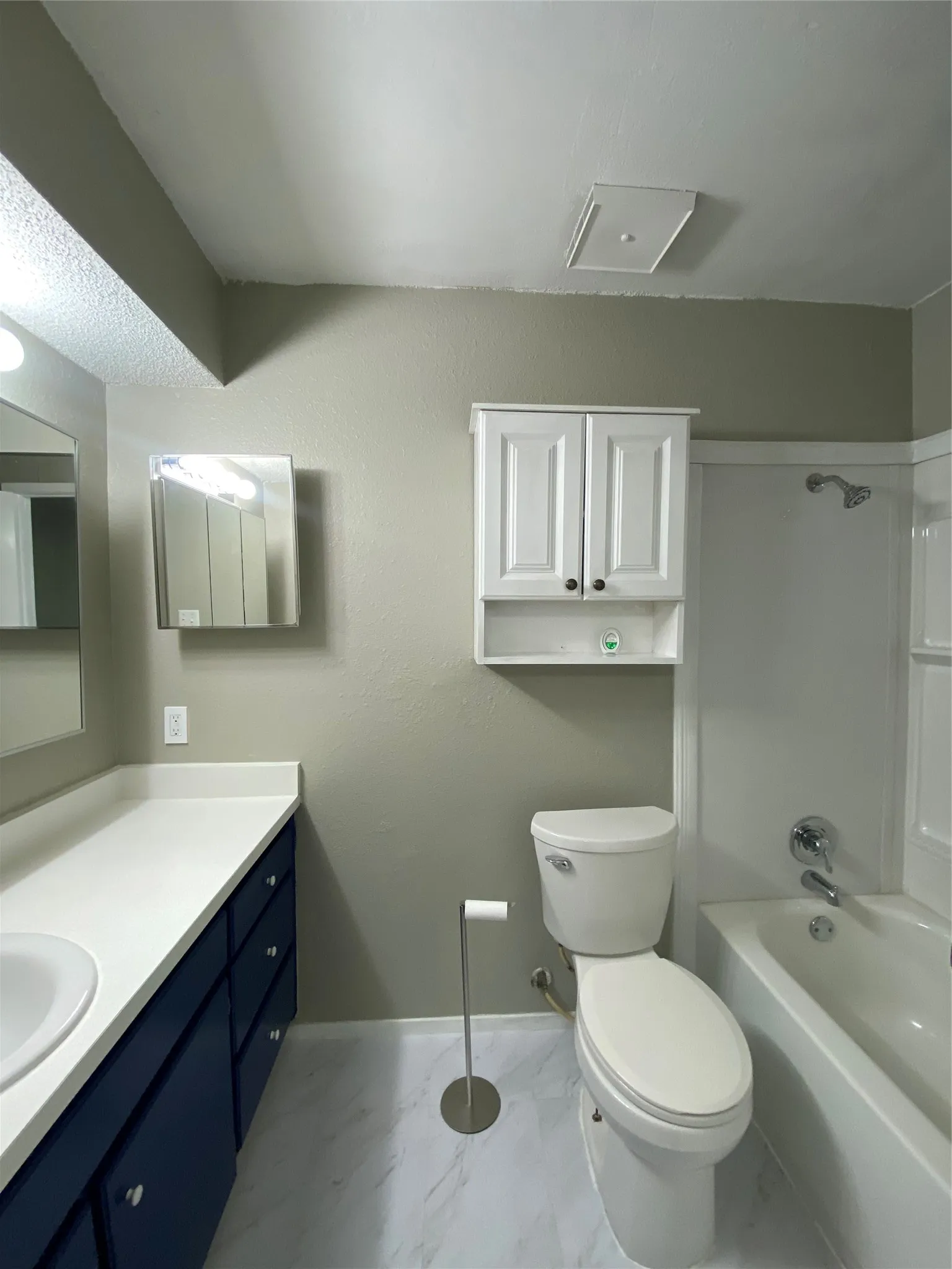 Single Family Residence For Rent in Tarrant County , 7663 Blue Carriage Court, Fort Worth, Texas 76120, 3 Bedroom, 2 Bathroom, 1 Garage spaces, 1,464 Sqft, built in 1979, mls#21323391, Real Estate Agent in Fort Worth, Homes For Rent in Tarrant county, Homes For Rent in Fort Worth, Realtor in Fort Worth Texas, Real Estate Brokerage Independent Realty Texas, Luminita Cordes Realtor