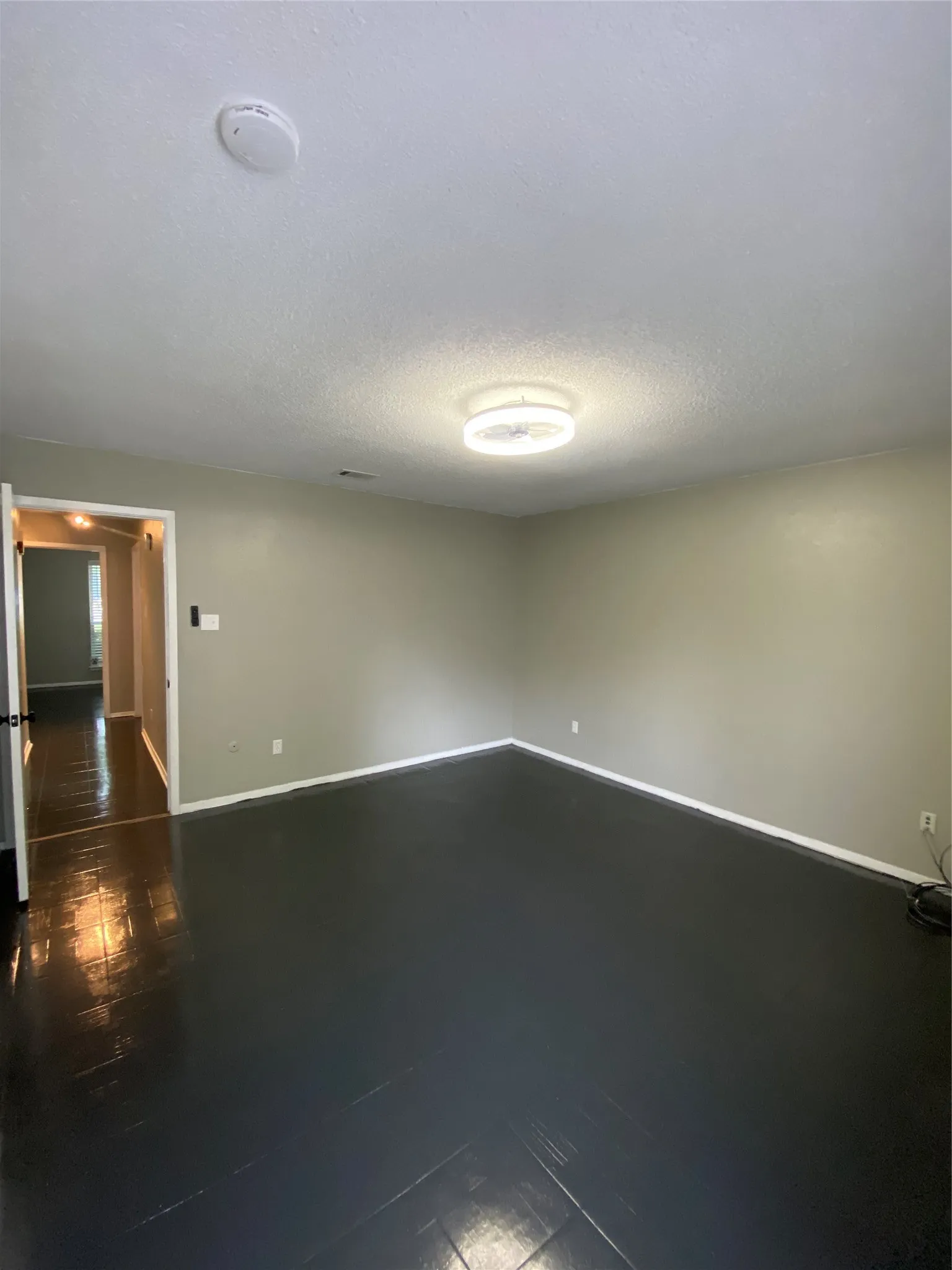 Single Family Residence For Rent in Tarrant County , 7663 Blue Carriage Court, Fort Worth, Texas 76120, 3 Bedroom, 2 Bathroom, 1 Garage spaces, 1,464 Sqft, built in 1979, mls#21323391, Real Estate Agent in Fort Worth, Homes For Rent in Tarrant county, Homes For Rent in Fort Worth, Realtor in Fort Worth Texas, Real Estate Brokerage Independent Realty Texas, Luminita Cordes Realtor