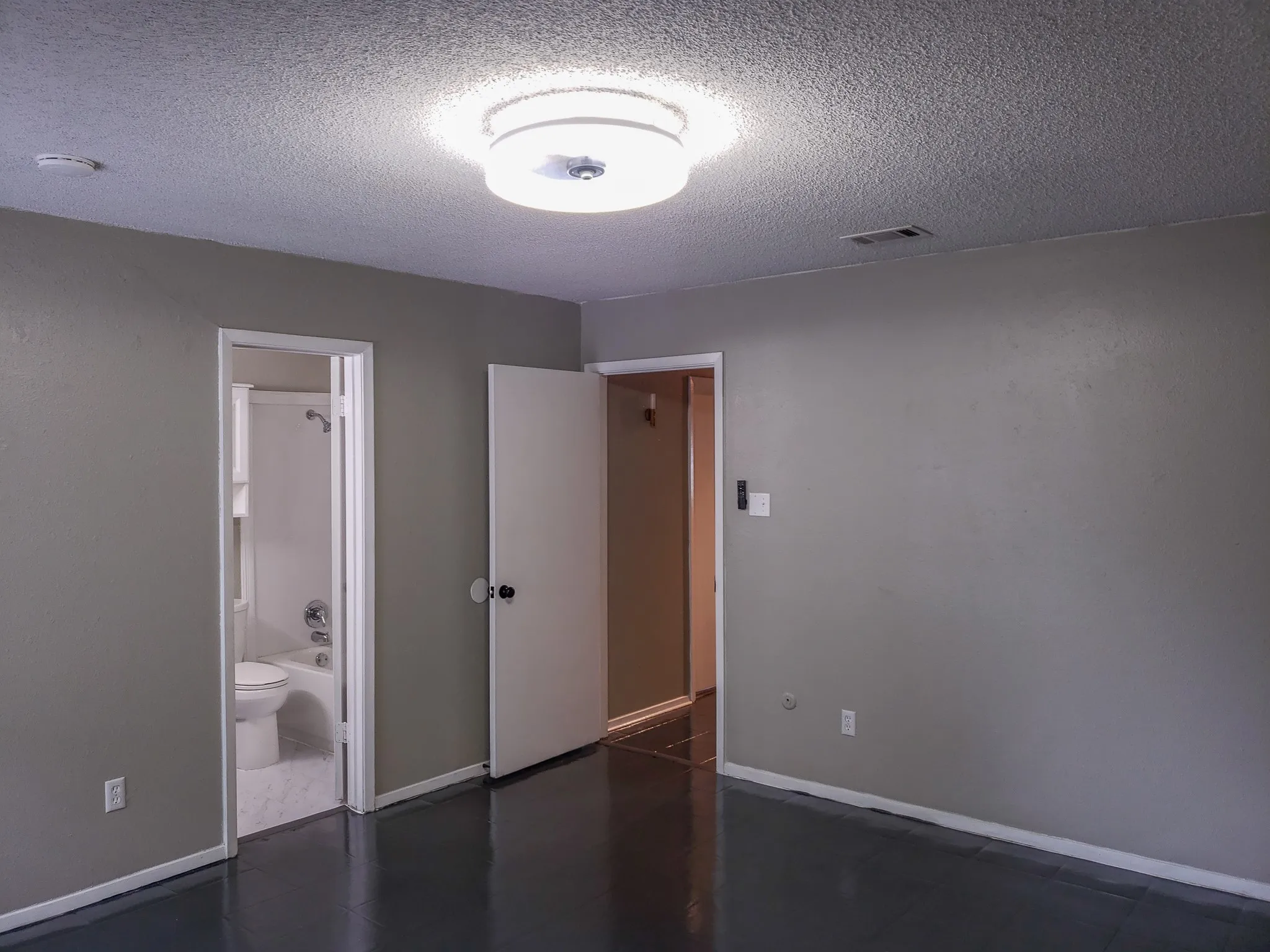 Single Family Residence For Rent in Tarrant County , 7663 Blue Carriage Court, Fort Worth, Texas 76120, 3 Bedroom, 2 Bathroom, 1 Garage spaces, 1,464 Sqft, built in 1979, mls#21323391, Real Estate Agent in Fort Worth, Homes For Rent in Tarrant county, Homes For Rent in Fort Worth, Realtor in Fort Worth Texas, Real Estate Brokerage Independent Realty Texas, Luminita Cordes Realtor