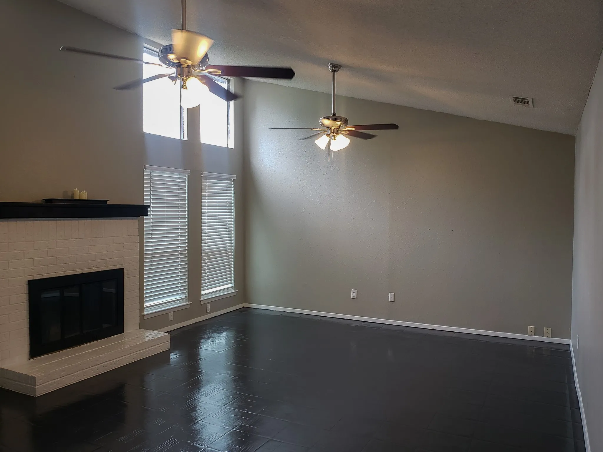 Single Family Residence For Rent in Tarrant County , 7663 Blue Carriage Court, Fort Worth, Texas 76120, 3 Bedroom, 2 Bathroom, 1 Garage spaces, 1,464 Sqft, built in 1979, mls#21323391, Real Estate Agent in Fort Worth, Homes For Rent in Tarrant county, Homes For Rent in Fort Worth, Realtor in Fort Worth Texas, Real Estate Brokerage Independent Realty Texas, Luminita Cordes Realtor