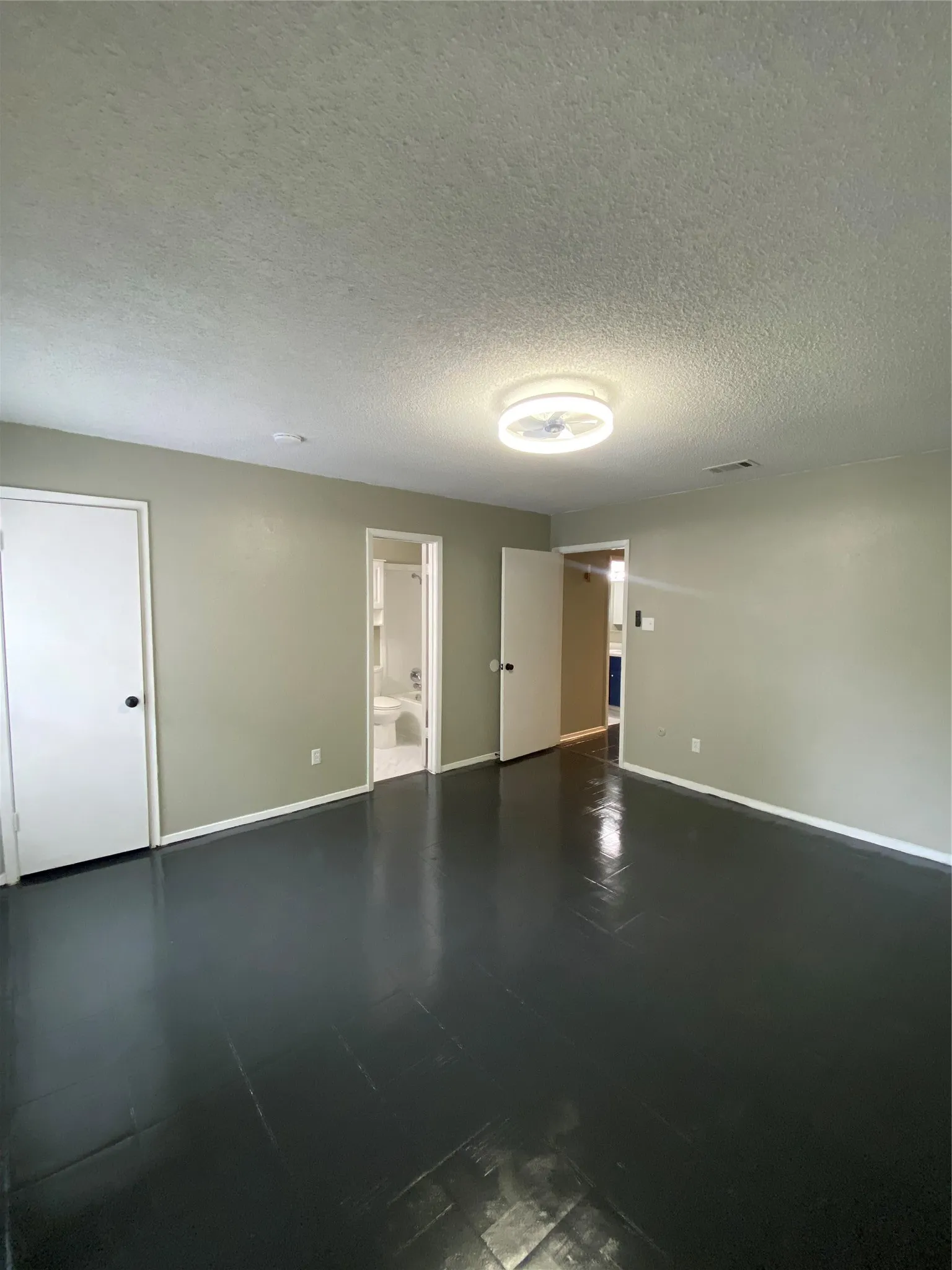 Single Family Residence For Rent in Tarrant County , 7663 Blue Carriage Court, Fort Worth, Texas 76120, 3 Bedroom, 2 Bathroom, 1 Garage spaces, 1,464 Sqft, built in 1979, mls#21323391, Real Estate Agent in Fort Worth, Homes For Rent in Tarrant county, Homes For Rent in Fort Worth, Realtor in Fort Worth Texas, Real Estate Brokerage Independent Realty Texas, Luminita Cordes Realtor