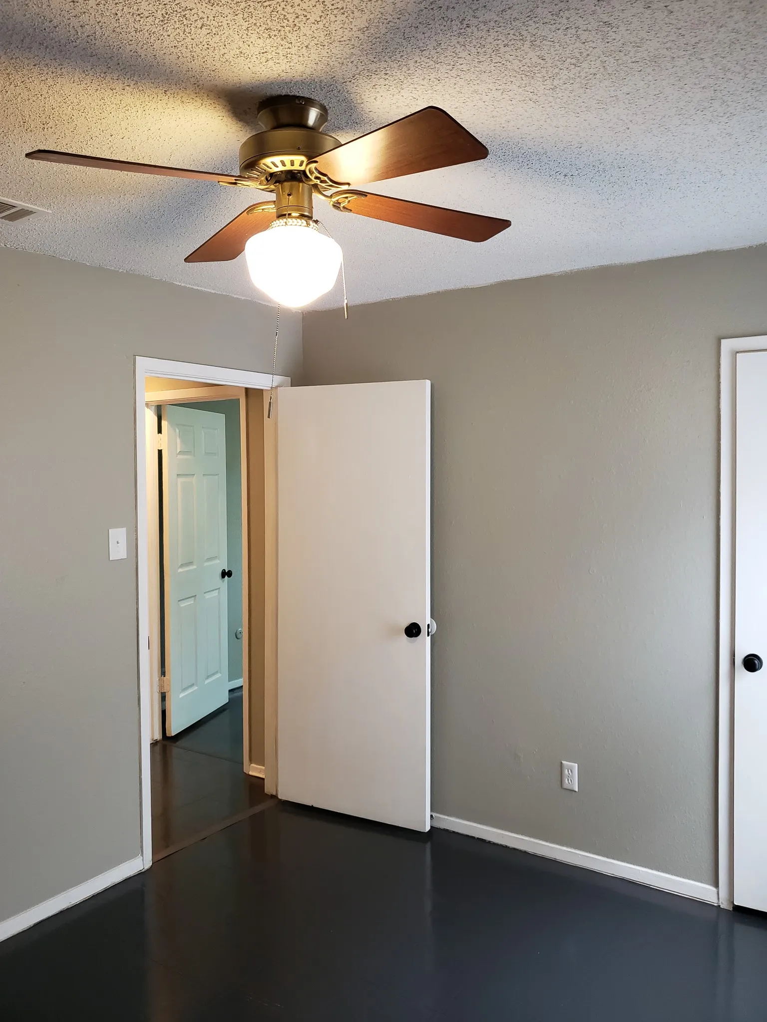 Single Family Residence For Rent in Tarrant County , 7663 Blue Carriage Court, Fort Worth, Texas 76120, 3 Bedroom, 2 Bathroom, 1 Garage spaces, 1,464 Sqft, built in 1979, mls#21323391, Real Estate Agent in Fort Worth, Homes For Rent in Tarrant county, Homes For Rent in Fort Worth, Realtor in Fort Worth Texas, Real Estate Brokerage Independent Realty Texas, Luminita Cordes Realtor