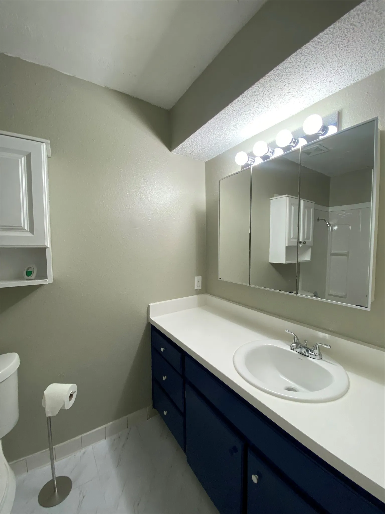 Single Family Residence For Rent in Tarrant County , 7663 Blue Carriage Court, Fort Worth, Texas 76120, 3 Bedroom, 2 Bathroom, 1 Garage spaces, 1,464 Sqft, built in 1979, mls#21323391, Real Estate Agent in Fort Worth, Homes For Rent in Tarrant county, Homes For Rent in Fort Worth, Realtor in Fort Worth Texas, Real Estate Brokerage Independent Realty Texas, Luminita Cordes Realtor