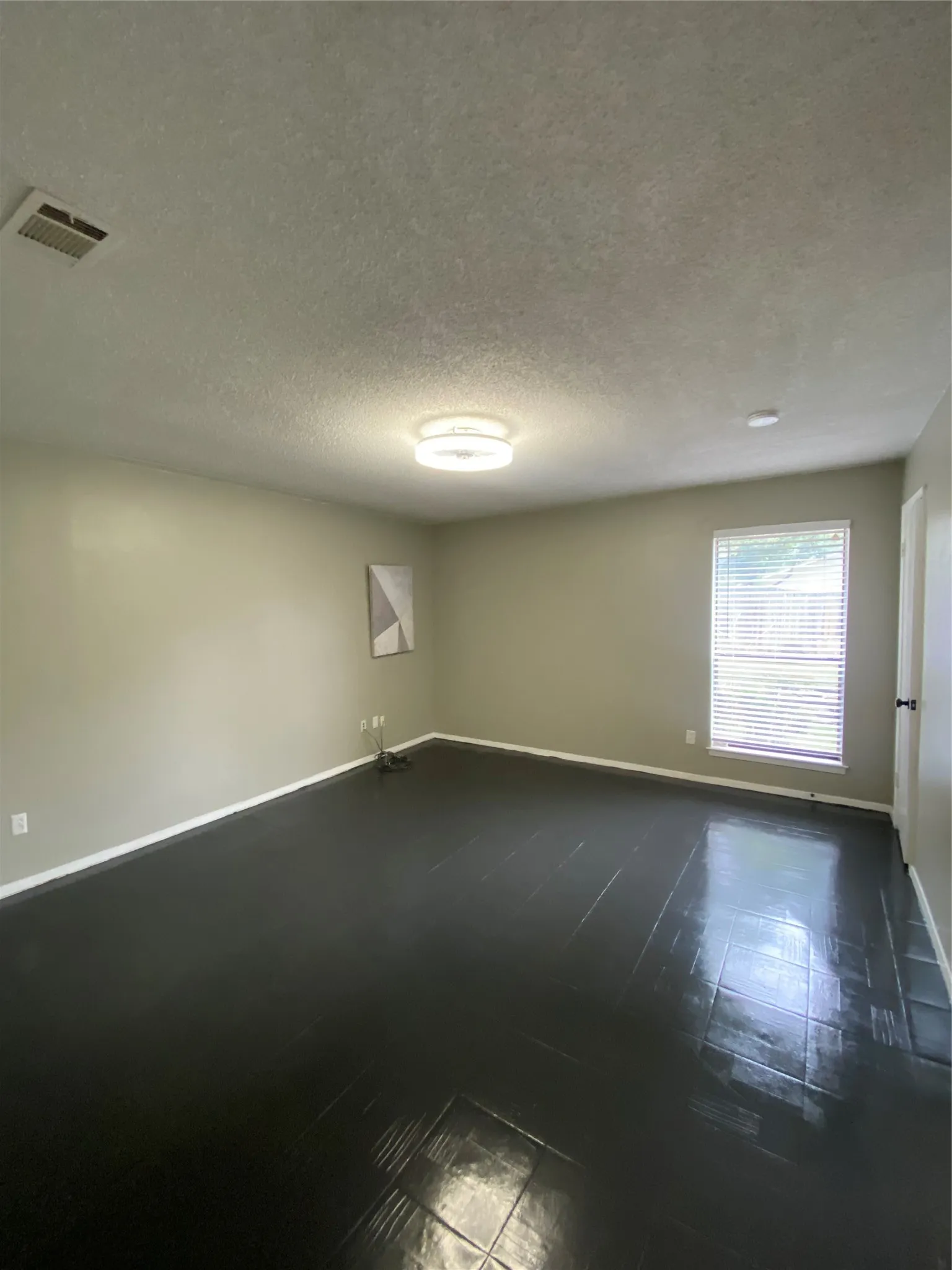 Single Family Residence For Rent in Tarrant County , 7663 Blue Carriage Court, Fort Worth, Texas 76120, 3 Bedroom, 2 Bathroom, 1 Garage spaces, 1,464 Sqft, built in 1979, mls#21323391, Real Estate Agent in Fort Worth, Homes For Rent in Tarrant county, Homes For Rent in Fort Worth, Realtor in Fort Worth Texas, Real Estate Brokerage Independent Realty Texas, Luminita Cordes Realtor
