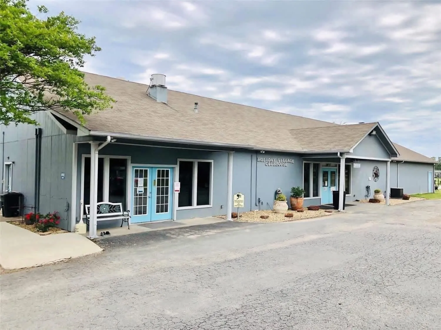 Single Family Residence For Sale in Wood County , 468 Choctaw Drive, Quitman, Texas 75783, 1 Bedroom, 2 Bathrooms, Garage spaces, 140 Sqft, built in 2011, Price $69,900, mls#21330759, Real Estate Agent in Quitman, Homes For Sale in Wood county, Homes For Sale in Quitman, Realtor in Quitman Texas, Real Estate Brokerage Independent Realty Texas, Luminita Cordes Realtor