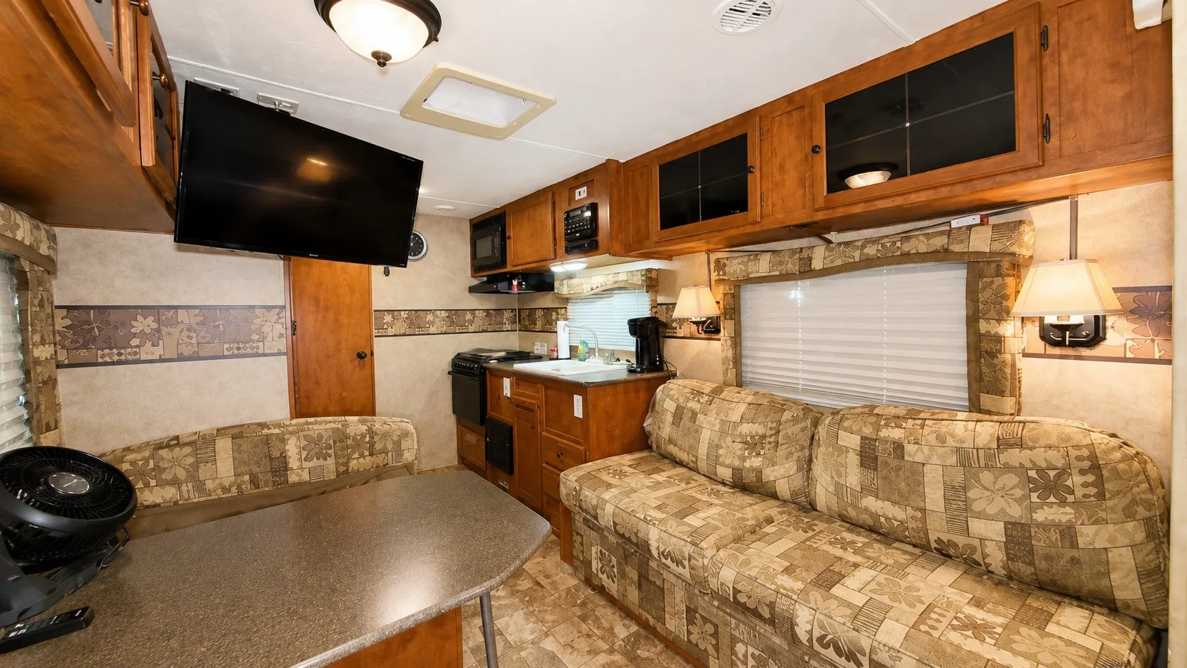 Single Family Residence For Sale in Wood County , 468 Choctaw Drive, Quitman, Texas 75783, 1 Bedroom, 2 Bathrooms, Garage spaces, 140 Sqft, built in 2011, Price $69,900, mls#21330759, Real Estate Agent in Quitman, Homes For Sale in Wood county, Homes For Sale in Quitman, Realtor in Quitman Texas, Real Estate Brokerage Independent Realty Texas, Luminita Cordes Realtor