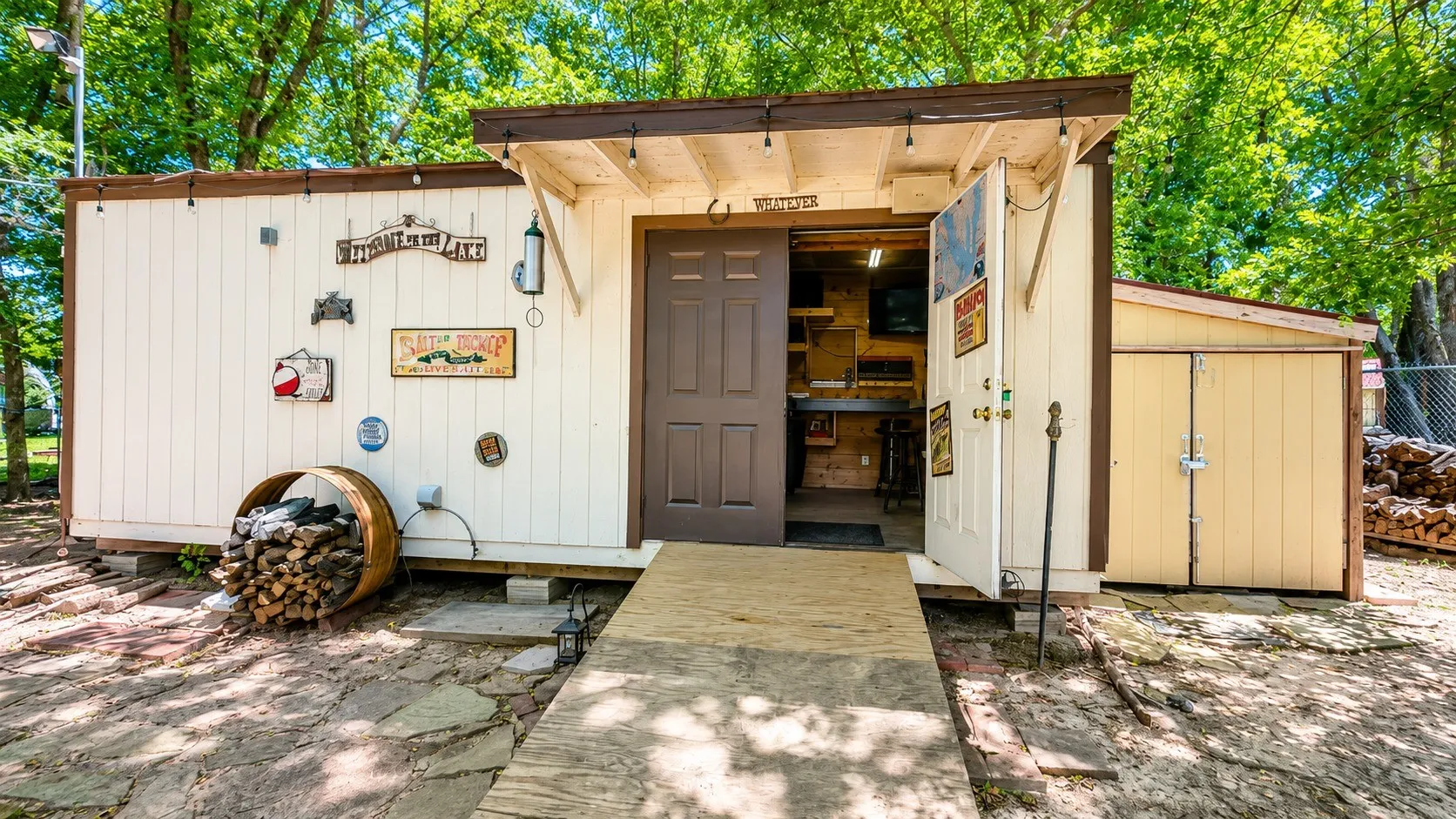 Single Family Residence For Sale in Wood County , 468 Choctaw Drive, Quitman, Texas 75783, 1 Bedroom, 2 Bathrooms, Garage spaces, 140 Sqft, built in 2011, Price $69,900, mls#21330759, Real Estate Agent in Quitman, Homes For Sale in Wood county, Homes For Sale in Quitman, Realtor in Quitman Texas, Real Estate Brokerage Independent Realty Texas, Luminita Cordes Realtor