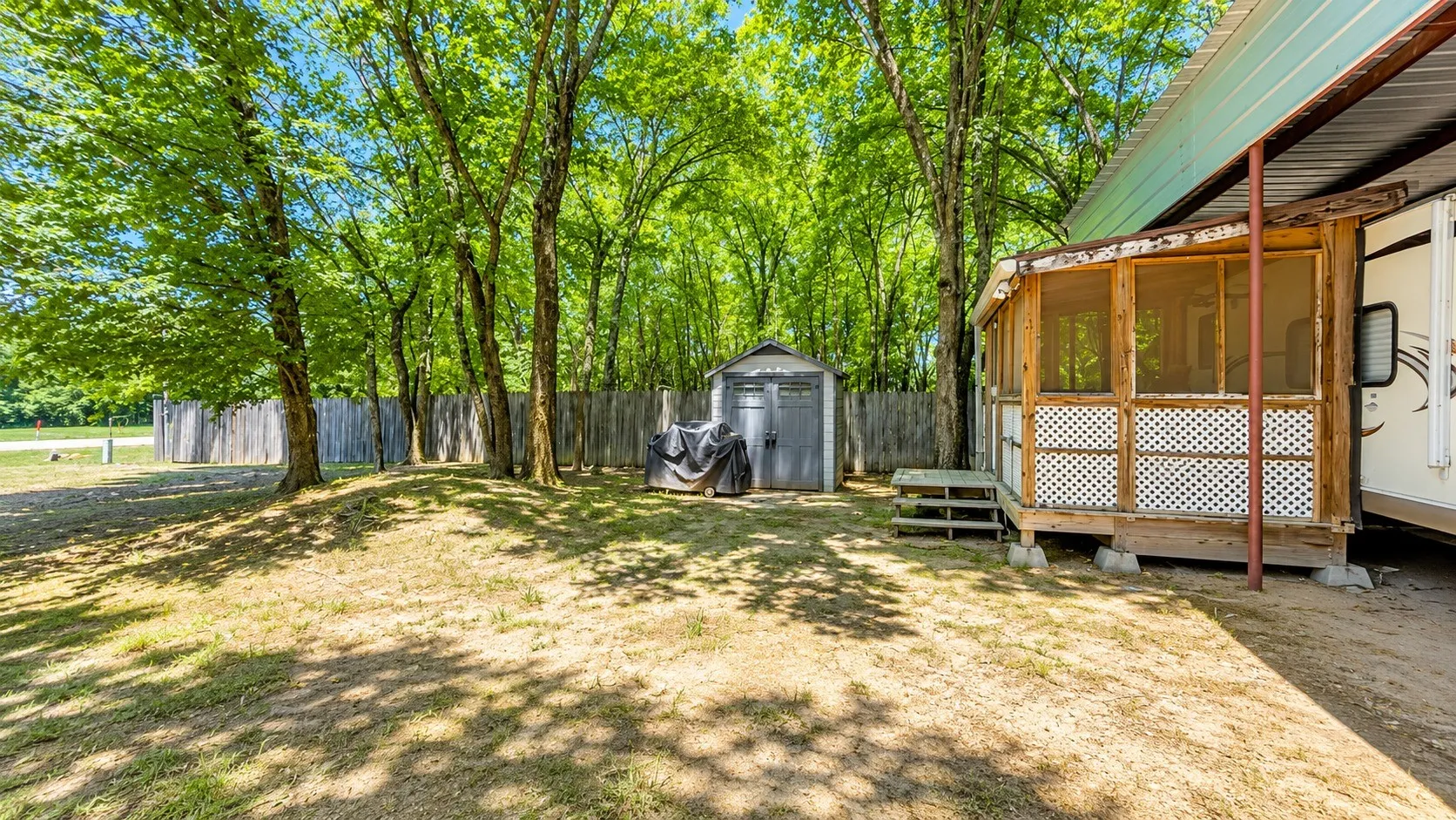 Single Family Residence For Sale in Wood County , 468 Choctaw Drive, Quitman, Texas 75783, 1 Bedroom, 2 Bathrooms, Garage spaces, 140 Sqft, built in 2011, Price $69,900, mls#21330759, Real Estate Agent in Quitman, Homes For Sale in Wood county, Homes For Sale in Quitman, Realtor in Quitman Texas, Real Estate Brokerage Independent Realty Texas, Luminita Cordes Realtor