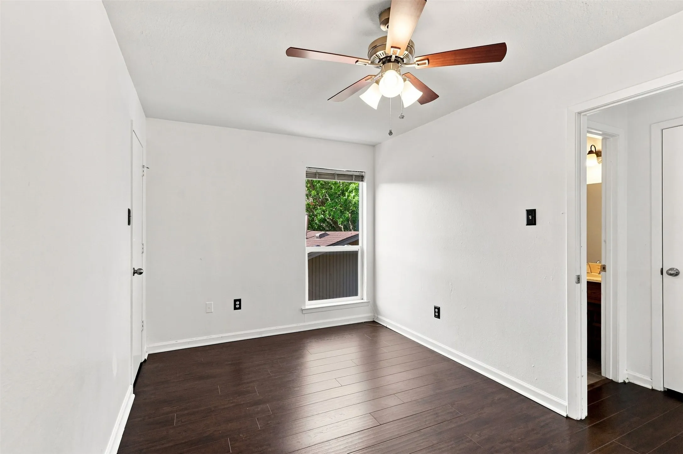 Single Family Residence For Rent in Collin County , 8782 Marilyn Drive, Frisco, Texas 75033, 4 Bedroom, 3 Bathroom, 2 Garage spaces, 1,888 Sqft, built in 1982, mls#21331279, Real Estate Agent in Frisco, Homes For Rent in Collin county, Homes For Rent in Frisco, Realtor in Frisco Texas, Real Estate Brokerage Independent Realty Texas, Luminita Cordes Realtor