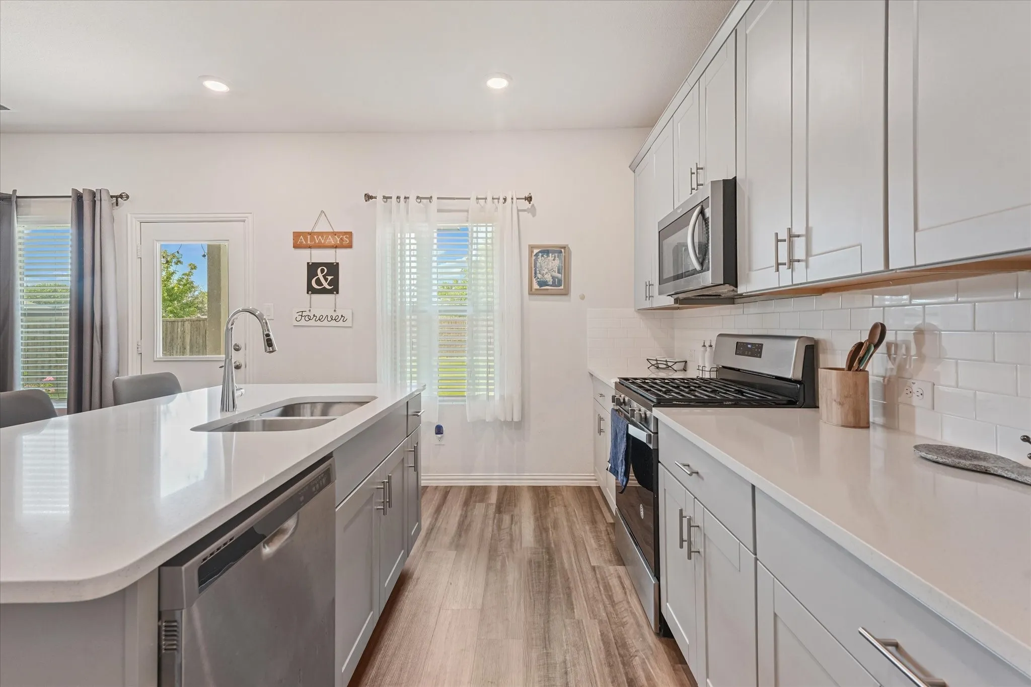 Single Family Residence For Sale in Rockwall County , 1344 Black Canyon Avenue, Royse City, Texas 75189, 4 Bedroom, 3 Bathroom, 2 Garage spaces, 2,325 Sqft, built in 2020, Price $319,000, mls#21332725, Real Estate Agent in Royse City, Homes For Sale in Rockwall county, Homes For Sale in Royse City, Realtor in Royse City Texas, Real Estate Brokerage Independent Realty Texas, Luminita Cordes Realtor