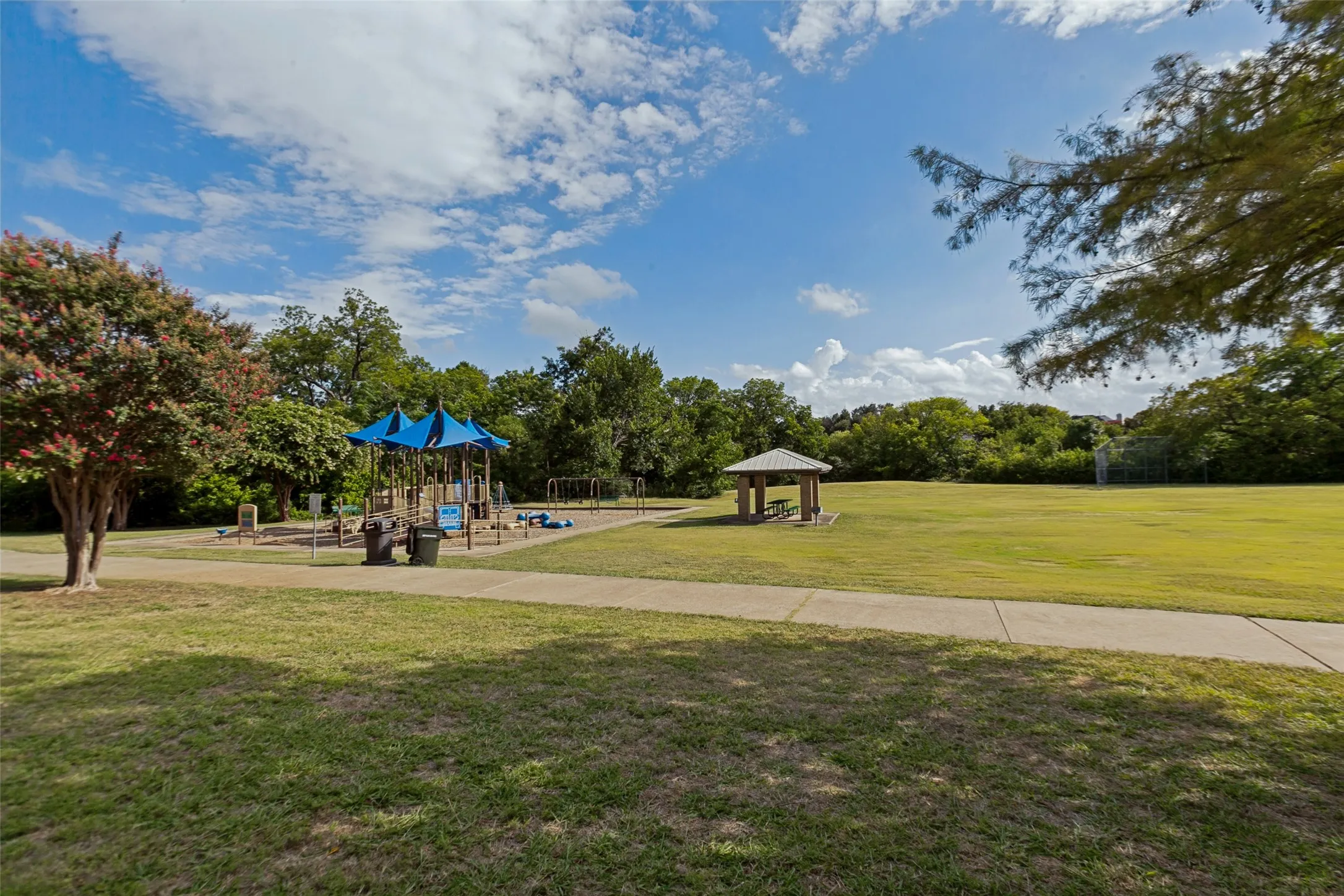 Single Family Residence For Sale in Collin County , 6800 Forest Hills Drive, Plano, Texas 75023, 3 Bedroom, 2 Bathroom, 2 Garage spaces, 1,607 Sqft, built in 1994, Price $435,000, mls#21330512, Real Estate Agent in Plano, Homes For Sale in Collin county, Homes For Sale in Plano, Realtor in Plano Texas, Real Estate Brokerage Independent Realty Texas, Luminita Cordes Realtor