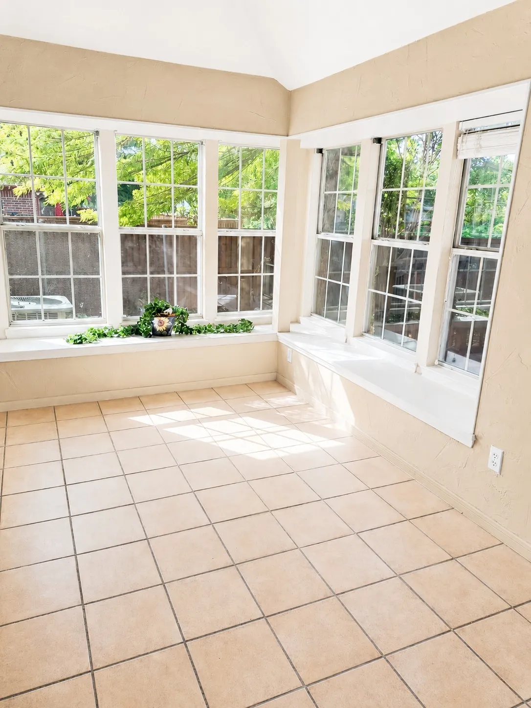 Single Family Residence For Sale in Collin County , 6800 Forest Hills Drive, Plano, Texas 75023, 3 Bedroom, 2 Bathroom, 2 Garage spaces, 1,607 Sqft, built in 1994, Price $435,000, mls#21330512, Real Estate Agent in Plano, Homes For Sale in Collin county, Homes For Sale in Plano, Realtor in Plano Texas, Real Estate Brokerage Independent Realty Texas, Luminita Cordes Realtor