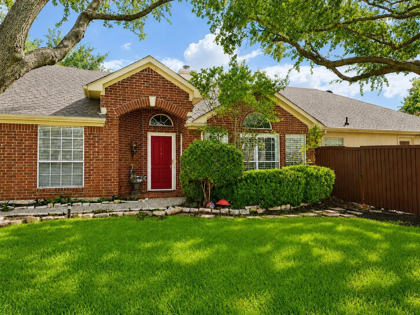 Single Family Residence For Sale in Collin County , 6800 Forest Hills Drive, Plano, Texas 75023, 3 Bedroom, 2 Bathroom, 2 Garage spaces, 1,607 Sqft, built in 1994, Price $435,000, mls#21330512, Real Estate Agent in Plano, Homes For Sale in Collin county, Homes For Sale in Plano, Realtor in Plano Texas, Real Estate Brokerage Independent Realty Texas, Luminita Cordes Realtor