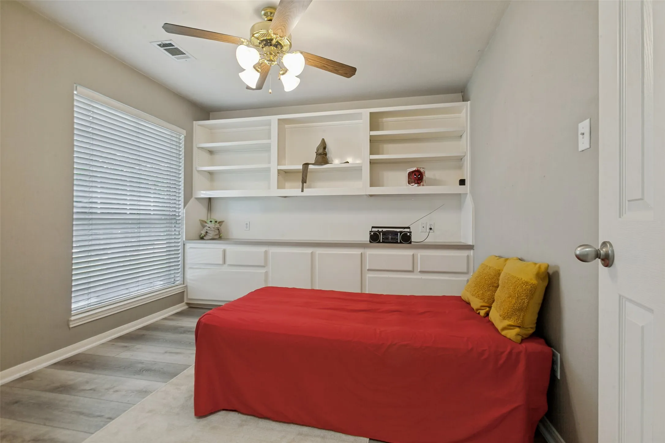 Single Family Residence For Sale in Collin County , 6800 Forest Hills Drive, Plano, Texas 75023, 3 Bedroom, 2 Bathroom, 2 Garage spaces, 1,607 Sqft, built in 1994, Price $435,000, mls#21330512, Real Estate Agent in Plano, Homes For Sale in Collin county, Homes For Sale in Plano, Realtor in Plano Texas, Real Estate Brokerage Independent Realty Texas, Luminita Cordes Realtor