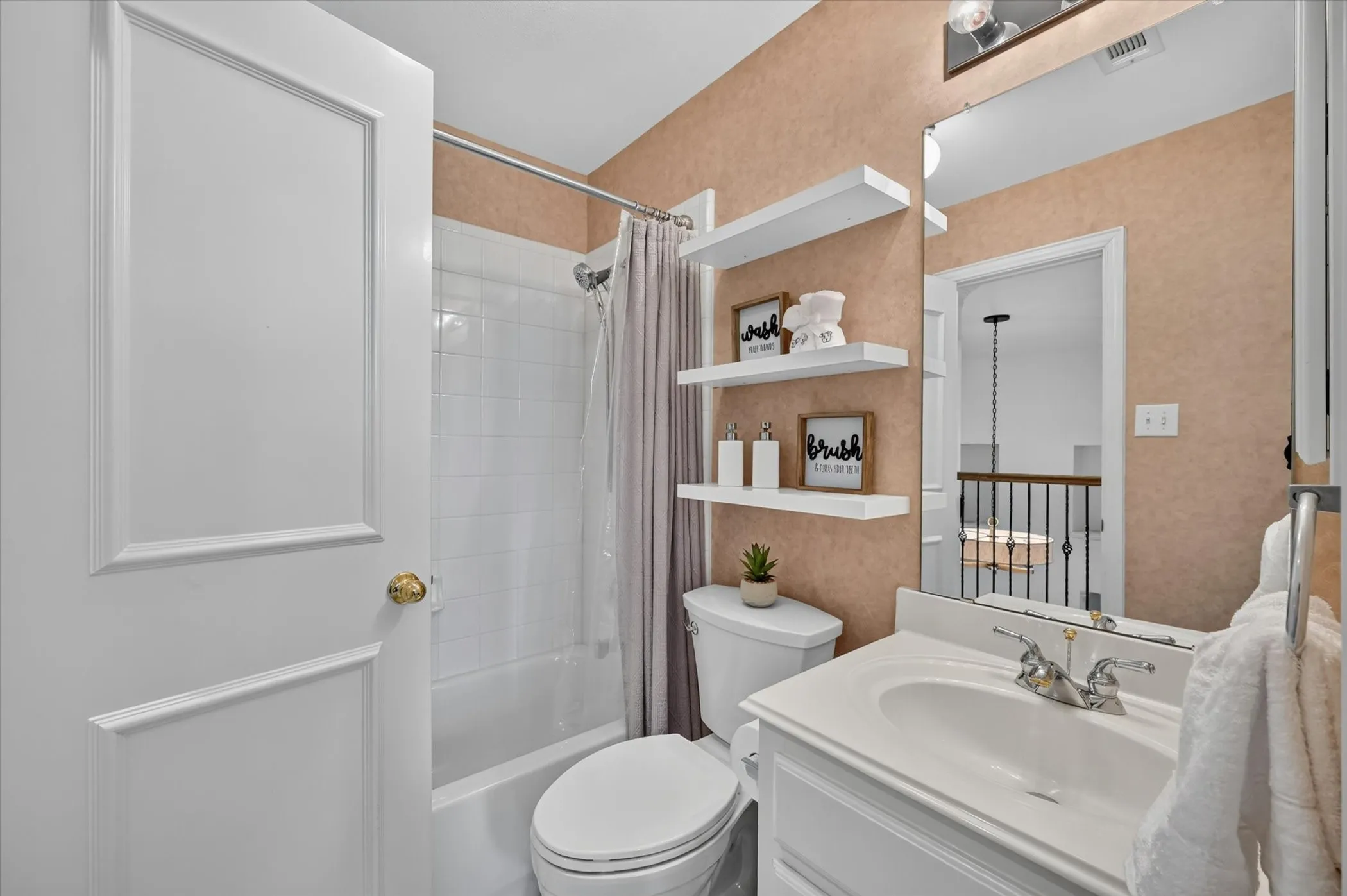 Single Family Residence For Sale in Denton County , 4009 Beacon Street, Flower Mound, Texas 75028, 4 Bedroom, 4 Bathroom, 3 Garage spaces, 3,681 Sqft, built in 2000, mls#20957825, Real Estate Agent in Flower Mound, Homes For Sale in Denton county, Homes For Sale in Flower Mound, Realtor in Flower Mound Texas, Real Estate Brokerage Independent Realty Texas, Luminita Cordes Realtor