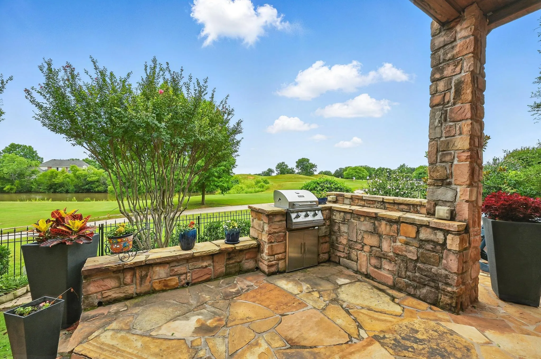 Single Family Residence For Sale in Denton County , 4009 Beacon Street, Flower Mound, Texas 75028, 4 Bedroom, 4 Bathroom, 3 Garage spaces, 3,681 Sqft, built in 2000, mls#20957825, Real Estate Agent in Flower Mound, Homes For Sale in Denton county, Homes For Sale in Flower Mound, Realtor in Flower Mound Texas, Real Estate Brokerage Independent Realty Texas, Luminita Cordes Realtor