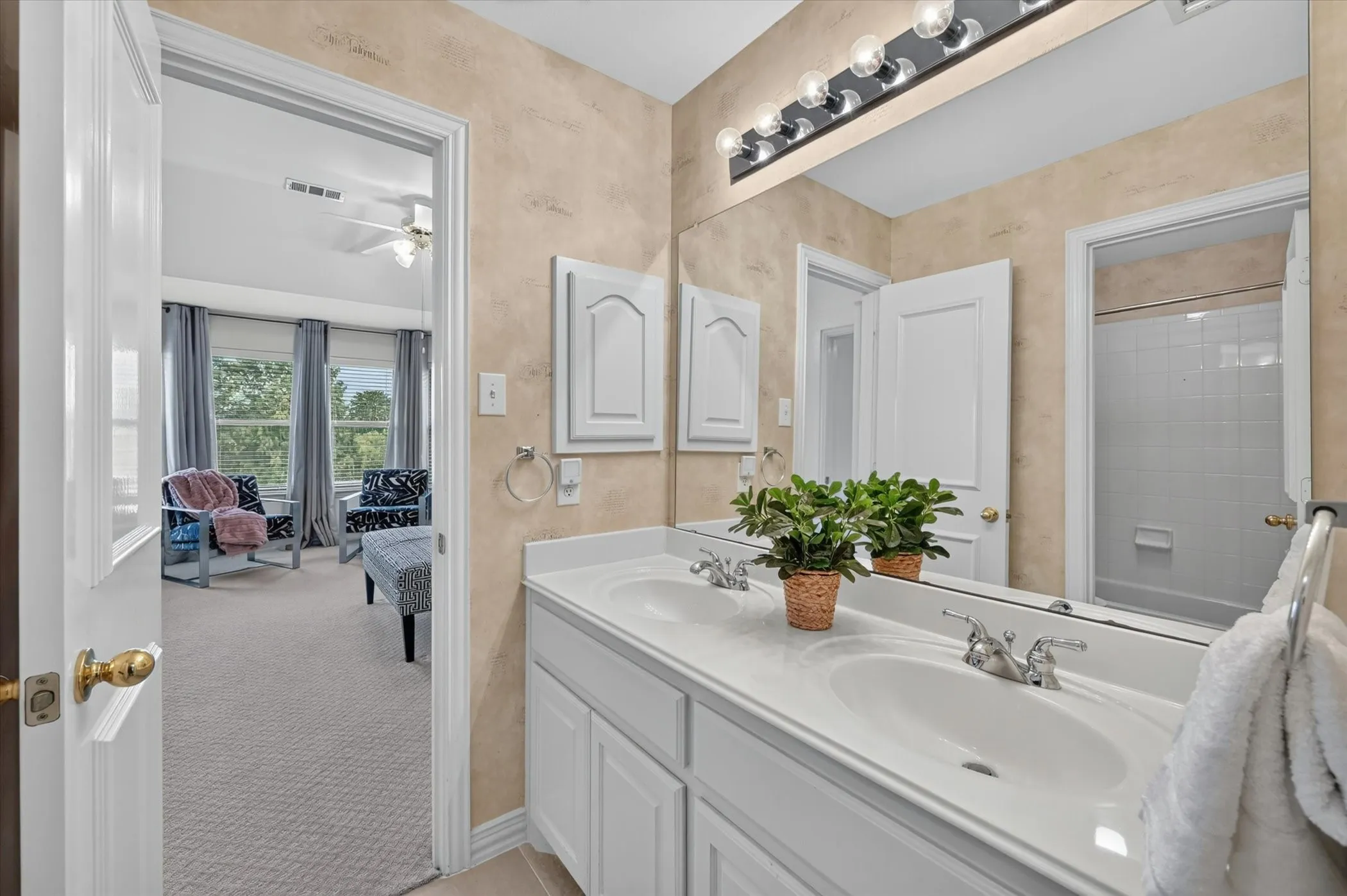 Single Family Residence For Sale in Denton County , 4009 Beacon Street, Flower Mound, Texas 75028, 4 Bedroom, 4 Bathroom, 3 Garage spaces, 3,681 Sqft, built in 2000, mls#20957825, Real Estate Agent in Flower Mound, Homes For Sale in Denton county, Homes For Sale in Flower Mound, Realtor in Flower Mound Texas, Real Estate Brokerage Independent Realty Texas, Luminita Cordes Realtor
