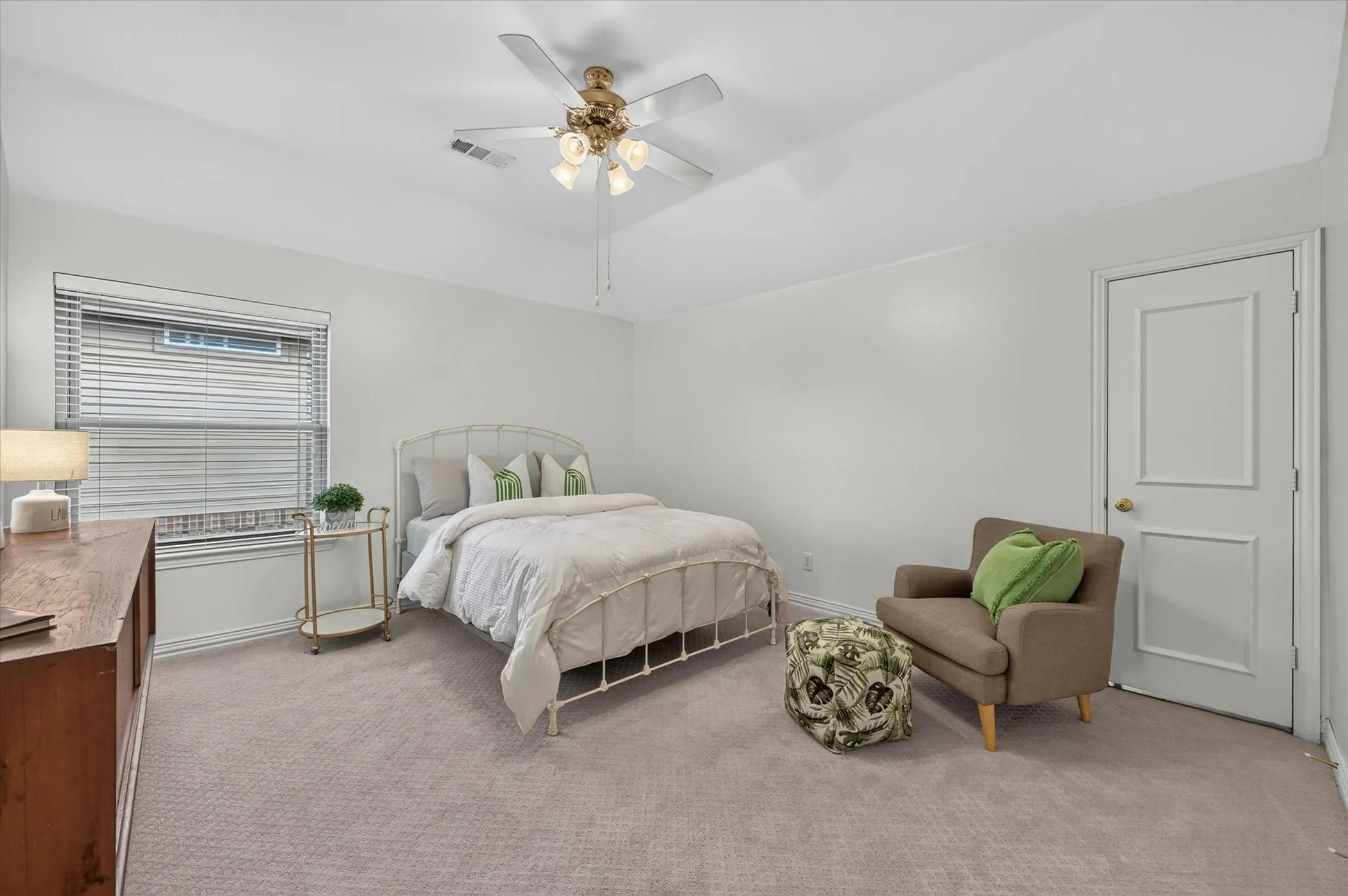 Single Family Residence For Sale in Denton County , 4009 Beacon Street, Flower Mound, Texas 75028, 4 Bedroom, 4 Bathroom, 3 Garage spaces, 3,681 Sqft, built in 2000, mls#20957825, Real Estate Agent in Flower Mound, Homes For Sale in Denton county, Homes For Sale in Flower Mound, Realtor in Flower Mound Texas, Real Estate Brokerage Independent Realty Texas, Luminita Cordes Realtor