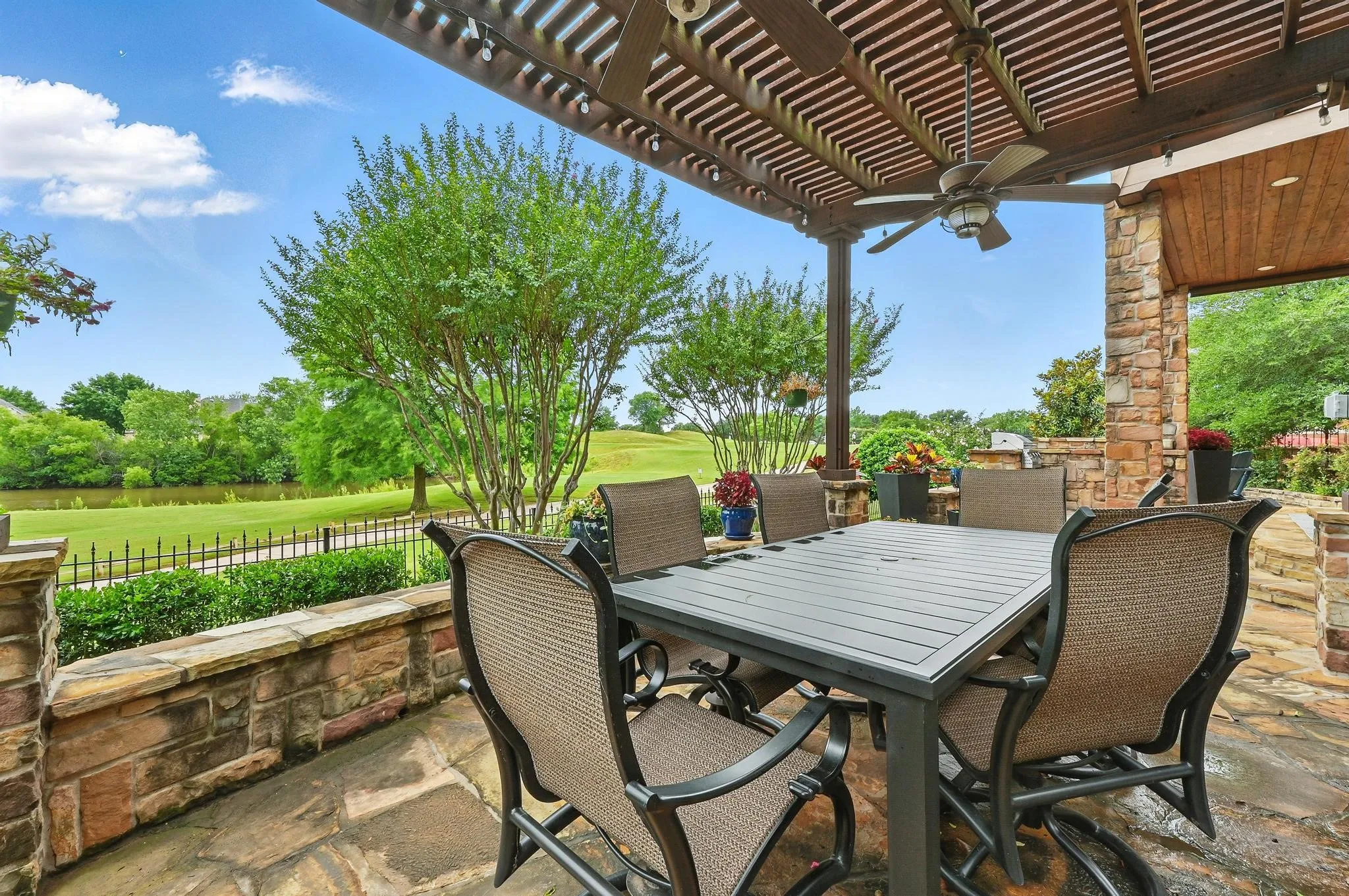 Single Family Residence For Sale in Denton County , 4009 Beacon Street, Flower Mound, Texas 75028, 4 Bedroom, 4 Bathroom, 3 Garage spaces, 3,681 Sqft, built in 2000, mls#20957825, Real Estate Agent in Flower Mound, Homes For Sale in Denton county, Homes For Sale in Flower Mound, Realtor in Flower Mound Texas, Real Estate Brokerage Independent Realty Texas, Luminita Cordes Realtor