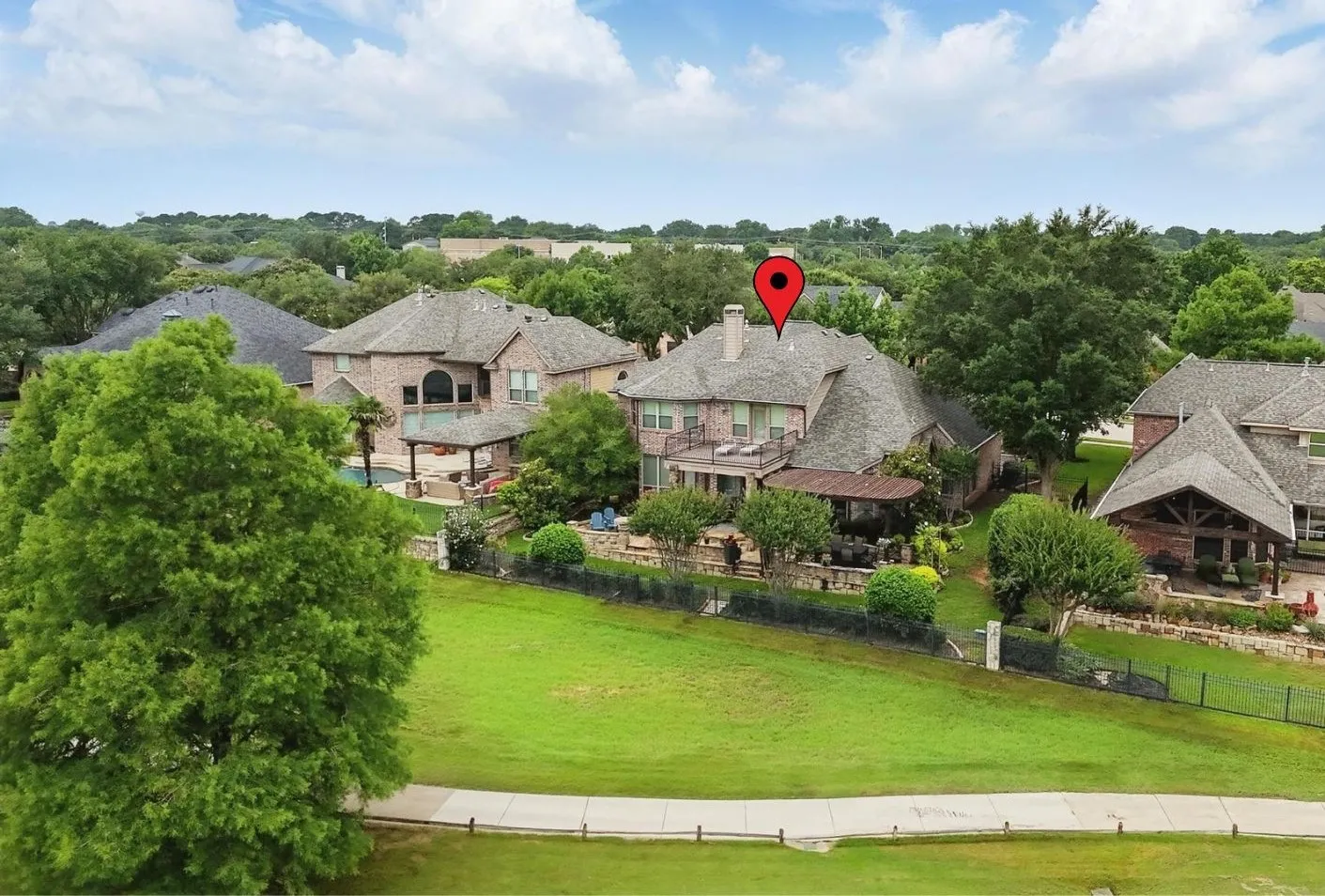 Single Family Residence For Sale in Denton County , 4009 Beacon Street, Flower Mound, Texas 75028, 4 Bedroom, 4 Bathroom, 3 Garage spaces, 3,681 Sqft, built in 2000, mls#20957825, Real Estate Agent in Flower Mound, Homes For Sale in Denton county, Homes For Sale in Flower Mound, Realtor in Flower Mound Texas, Real Estate Brokerage Independent Realty Texas, Luminita Cordes Realtor