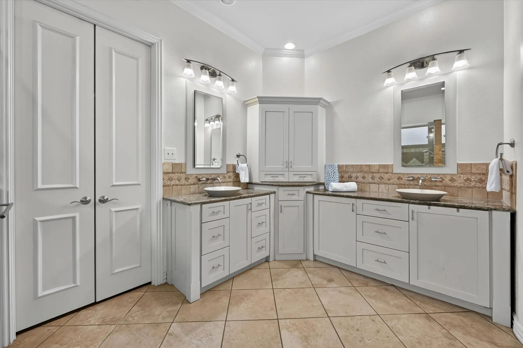 Single Family Residence For Sale in Denton County , 4009 Beacon Street, Flower Mound, Texas 75028, 4 Bedroom, 4 Bathroom, 3 Garage spaces, 3,681 Sqft, built in 2000, mls#20957825, Real Estate Agent in Flower Mound, Homes For Sale in Denton county, Homes For Sale in Flower Mound, Realtor in Flower Mound Texas, Real Estate Brokerage Independent Realty Texas, Luminita Cordes Realtor