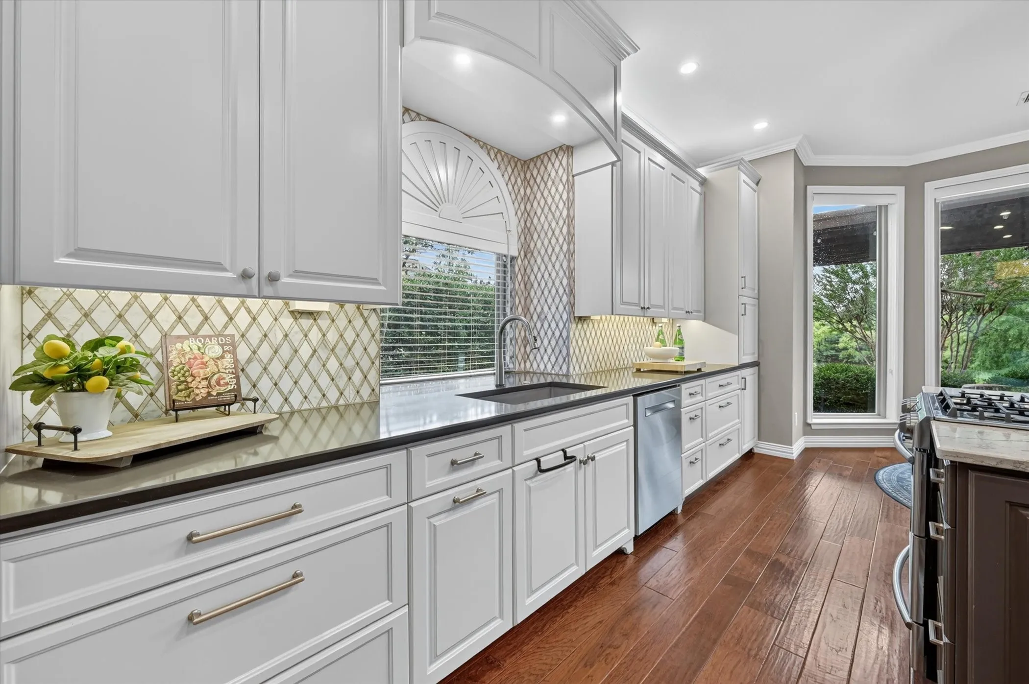 Single Family Residence For Sale in Denton County , 4009 Beacon Street, Flower Mound, Texas 75028, 4 Bedroom, 4 Bathroom, 3 Garage spaces, 3,681 Sqft, built in 2000, mls#20957825, Real Estate Agent in Flower Mound, Homes For Sale in Denton county, Homes For Sale in Flower Mound, Realtor in Flower Mound Texas, Real Estate Brokerage Independent Realty Texas, Luminita Cordes Realtor
