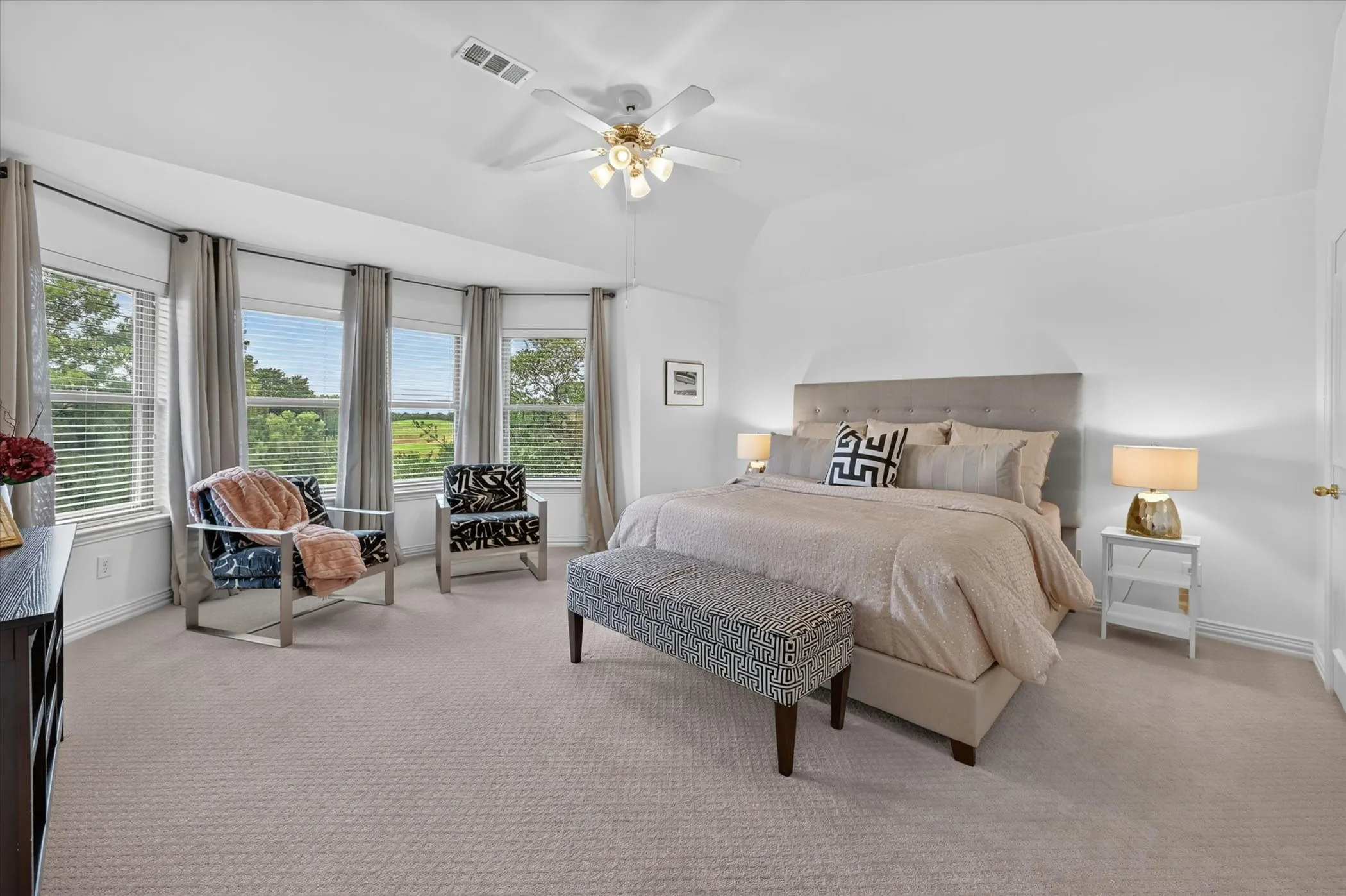 Single Family Residence For Sale in Denton County , 4009 Beacon Street, Flower Mound, Texas 75028, 4 Bedroom, 4 Bathroom, 3 Garage spaces, 3,681 Sqft, built in 2000, mls#20957825, Real Estate Agent in Flower Mound, Homes For Sale in Denton county, Homes For Sale in Flower Mound, Realtor in Flower Mound Texas, Real Estate Brokerage Independent Realty Texas, Luminita Cordes Realtor