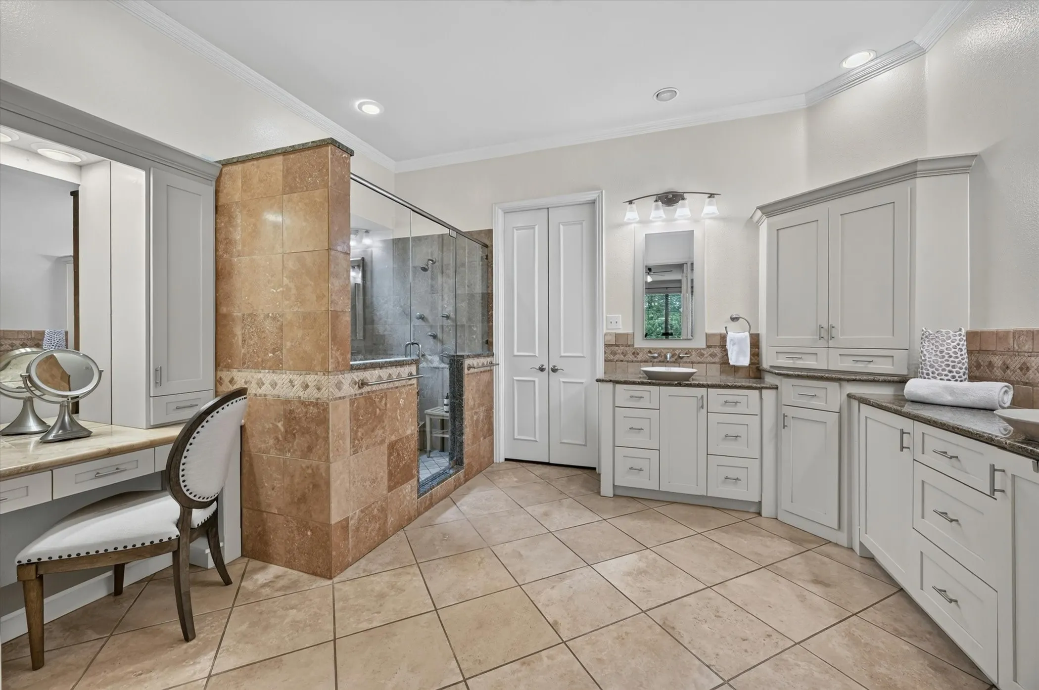 Single Family Residence For Sale in Denton County , 4009 Beacon Street, Flower Mound, Texas 75028, 4 Bedroom, 4 Bathroom, 3 Garage spaces, 3,681 Sqft, built in 2000, mls#20957825, Real Estate Agent in Flower Mound, Homes For Sale in Denton county, Homes For Sale in Flower Mound, Realtor in Flower Mound Texas, Real Estate Brokerage Independent Realty Texas, Luminita Cordes Realtor