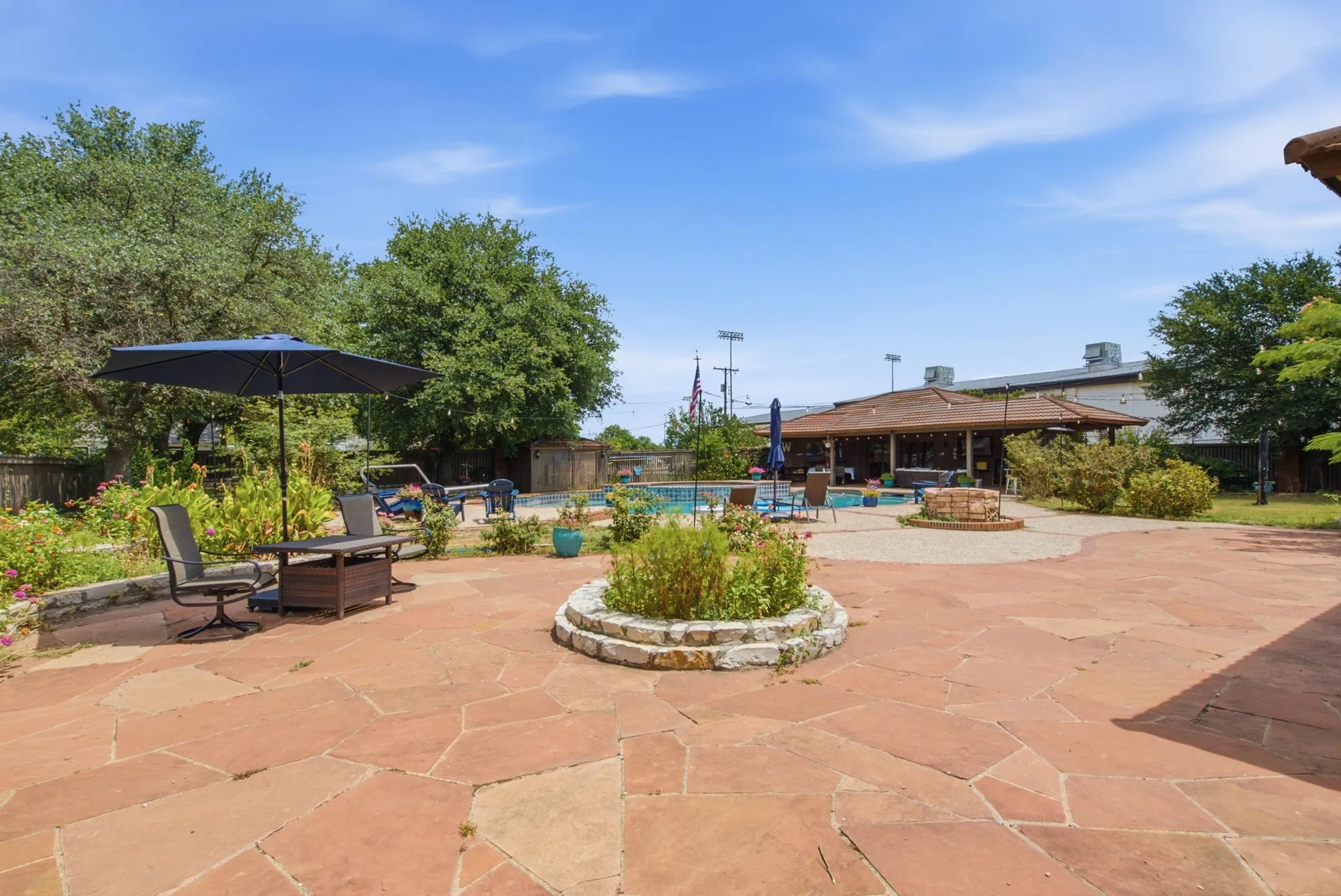 Single Family Residence For Sale in Jack County , 904 W Belknap Street, Jacksboro, Texas 76458, 5 Bedroom, 5 Bathroom, 2 Garage spaces, 4,246 Sqft, built in 1970, mls#21332584, Real Estate Agent in Jacksboro, Homes For Sale in Jack county, Homes For Sale in Jacksboro, Realtor in Jacksboro Texas, Real Estate Brokerage Independent Realty Texas, Luminita Cordes Realtor