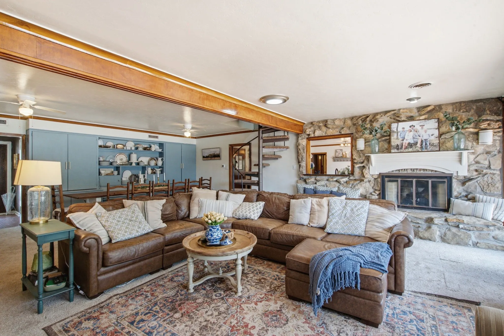Single Family Residence For Sale in Jack County , 904 W Belknap Street, Jacksboro, Texas 76458, 5 Bedroom, 5 Bathroom, 2 Garage spaces, 4,246 Sqft, built in 1970, mls#21332584, Real Estate Agent in Jacksboro, Homes For Sale in Jack county, Homes For Sale in Jacksboro, Realtor in Jacksboro Texas, Real Estate Brokerage Independent Realty Texas, Luminita Cordes Realtor