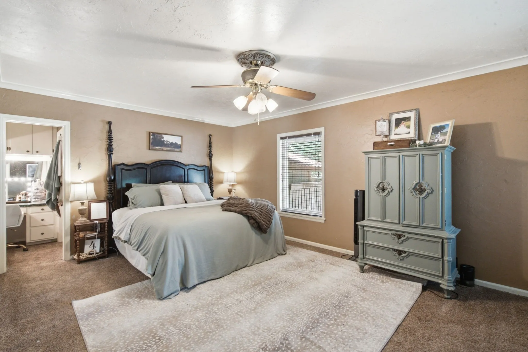 Single Family Residence For Sale in Jack County , 904 W Belknap Street, Jacksboro, Texas 76458, 5 Bedroom, 5 Bathroom, 2 Garage spaces, 4,246 Sqft, built in 1970, mls#21332584, Real Estate Agent in Jacksboro, Homes For Sale in Jack county, Homes For Sale in Jacksboro, Realtor in Jacksboro Texas, Real Estate Brokerage Independent Realty Texas, Luminita Cordes Realtor