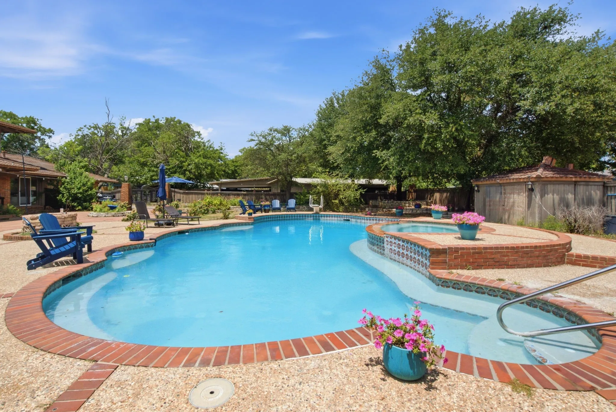 Single Family Residence For Sale in Jack County , 904 W Belknap Street, Jacksboro, Texas 76458, 5 Bedroom, 5 Bathroom, 2 Garage spaces, 4,246 Sqft, built in 1970, mls#21332584, Real Estate Agent in Jacksboro, Homes For Sale in Jack county, Homes For Sale in Jacksboro, Realtor in Jacksboro Texas, Real Estate Brokerage Independent Realty Texas, Luminita Cordes Realtor