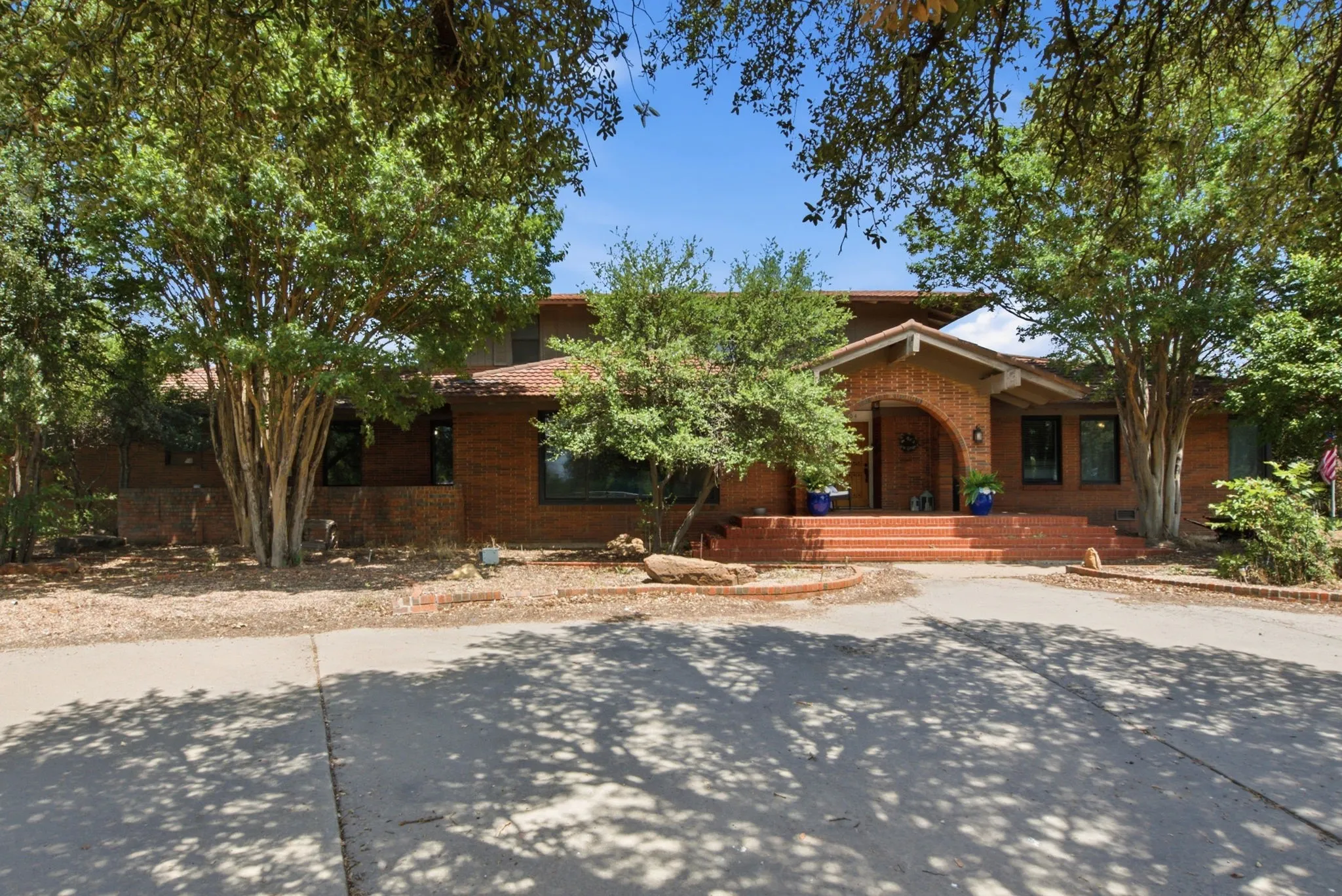 Single Family Residence For Sale in Jack County , 904 W Belknap Street, Jacksboro, Texas 76458, 5 Bedroom, 5 Bathroom, 2 Garage spaces, 4,246 Sqft, built in 1970, mls#21332584, Real Estate Agent in Jacksboro, Homes For Sale in Jack county, Homes For Sale in Jacksboro, Realtor in Jacksboro Texas, Real Estate Brokerage Independent Realty Texas, Luminita Cordes Realtor