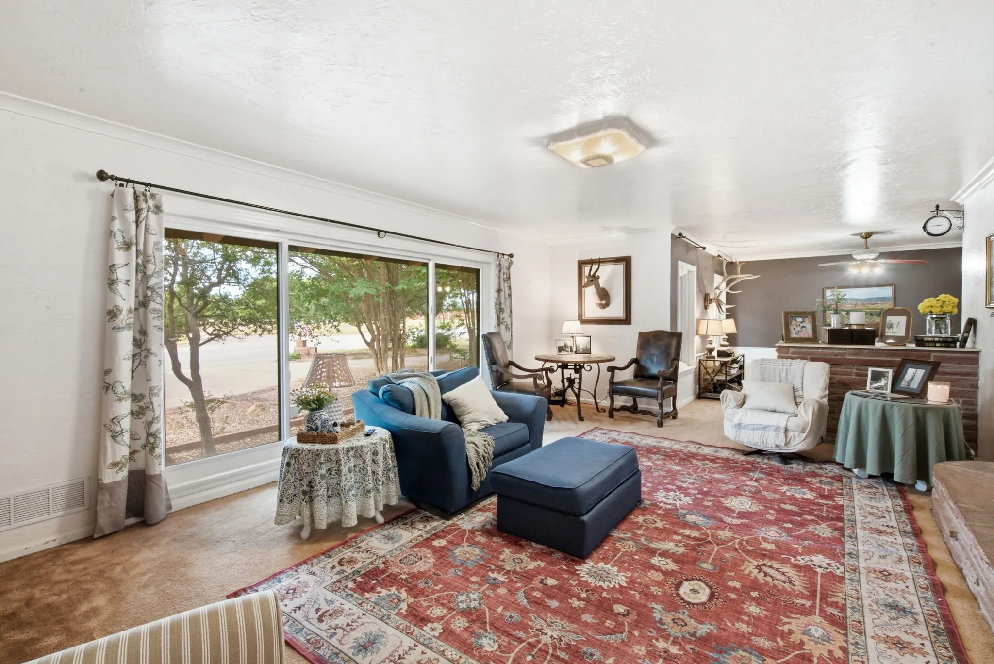Single Family Residence For Sale in Jack County , 904 W Belknap Street, Jacksboro, Texas 76458, 5 Bedroom, 5 Bathroom, 2 Garage spaces, 4,246 Sqft, built in 1970, mls#21332584, Real Estate Agent in Jacksboro, Homes For Sale in Jack county, Homes For Sale in Jacksboro, Realtor in Jacksboro Texas, Real Estate Brokerage Independent Realty Texas, Luminita Cordes Realtor