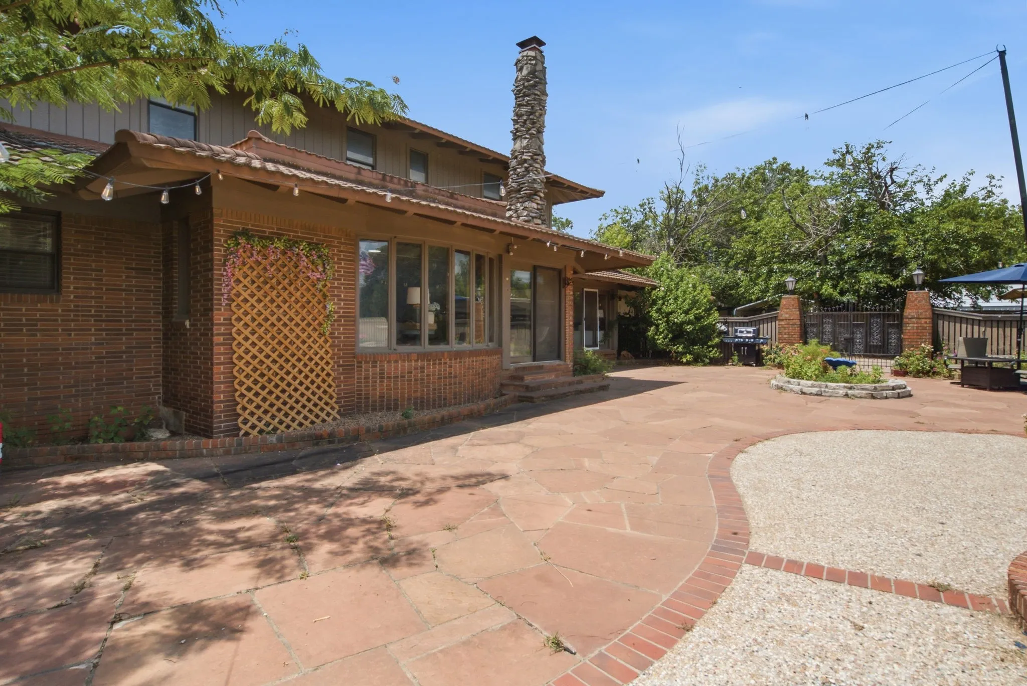 Single Family Residence For Sale in Jack County , 904 W Belknap Street, Jacksboro, Texas 76458, 5 Bedroom, 5 Bathroom, 2 Garage spaces, 4,246 Sqft, built in 1970, mls#21332584, Real Estate Agent in Jacksboro, Homes For Sale in Jack county, Homes For Sale in Jacksboro, Realtor in Jacksboro Texas, Real Estate Brokerage Independent Realty Texas, Luminita Cordes Realtor