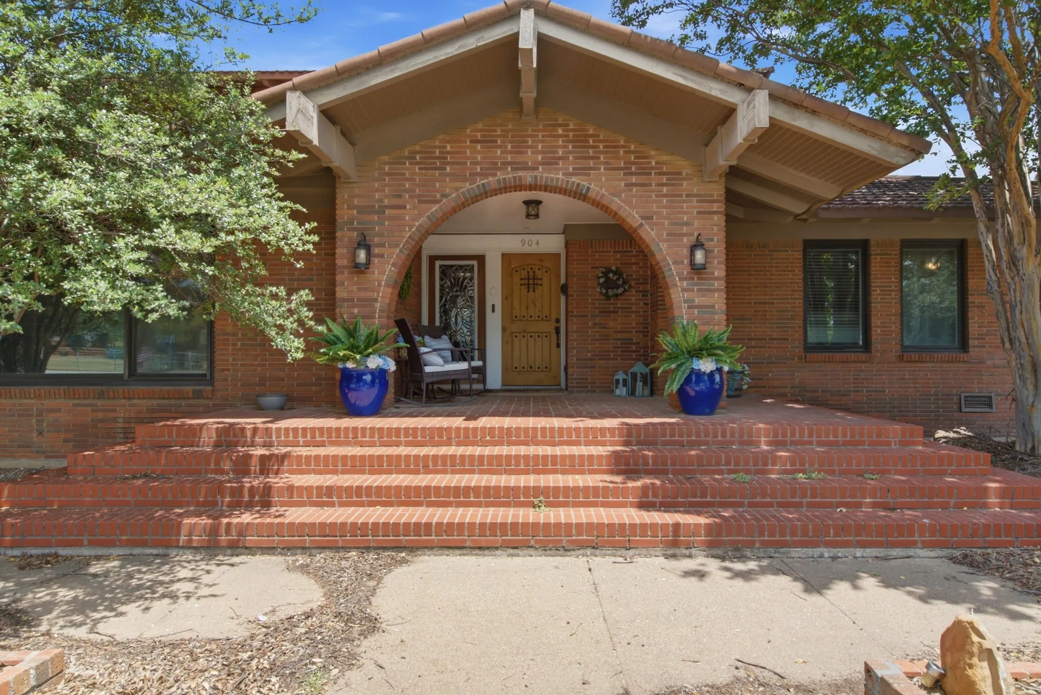 Single Family Residence For Sale in Jack County , 904 W Belknap Street, Jacksboro, Texas 76458, 5 Bedroom, 5 Bathroom, 2 Garage spaces, 4,246 Sqft, built in 1970, mls#21332584, Real Estate Agent in Jacksboro, Homes For Sale in Jack county, Homes For Sale in Jacksboro, Realtor in Jacksboro Texas, Real Estate Brokerage Independent Realty Texas, Luminita Cordes Realtor