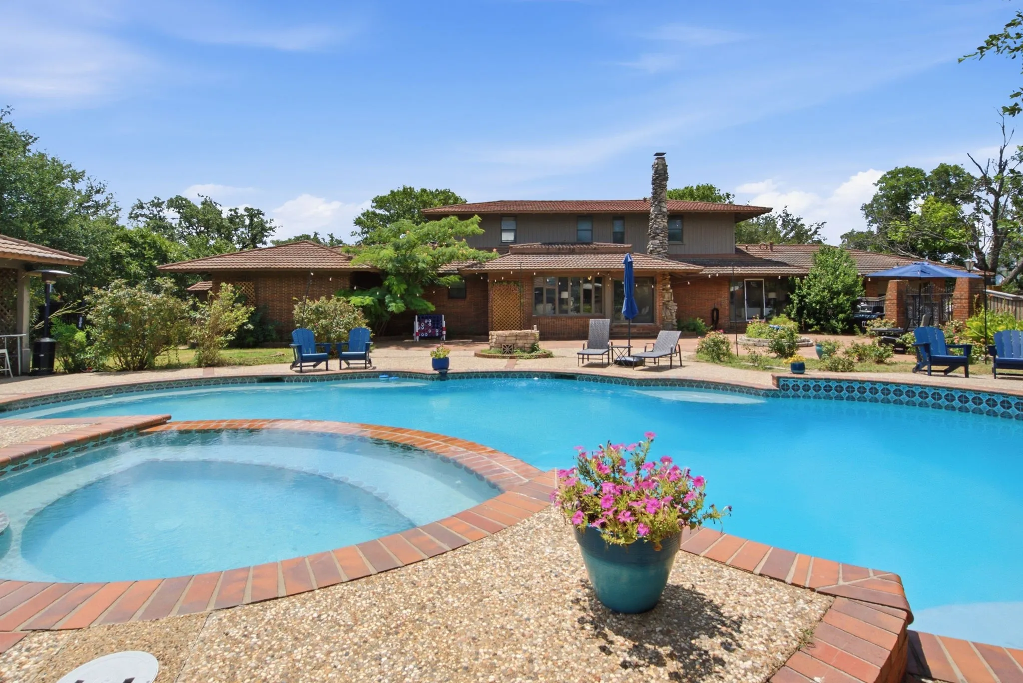 Single Family Residence For Sale in Jack County , 904 W Belknap Street, Jacksboro, Texas 76458, 5 Bedroom, 5 Bathroom, 2 Garage spaces, 4,246 Sqft, built in 1970, mls#21332584, Real Estate Agent in Jacksboro, Homes For Sale in Jack county, Homes For Sale in Jacksboro, Realtor in Jacksboro Texas, Real Estate Brokerage Independent Realty Texas, Luminita Cordes Realtor