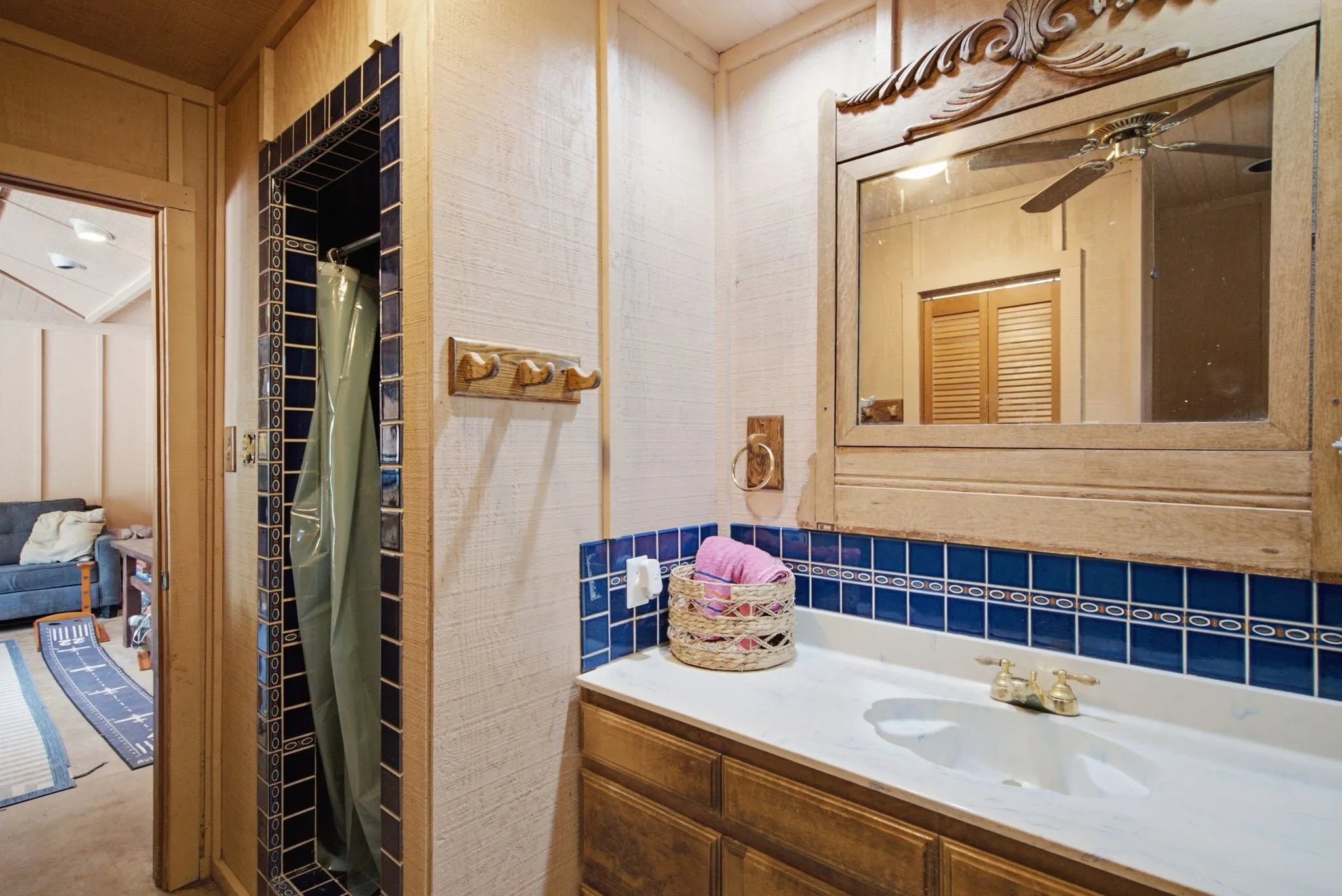 Single Family Residence For Sale in Jack County , 904 W Belknap Street, Jacksboro, Texas 76458, 5 Bedroom, 5 Bathroom, 2 Garage spaces, 4,246 Sqft, built in 1970, mls#21332584, Real Estate Agent in Jacksboro, Homes For Sale in Jack county, Homes For Sale in Jacksboro, Realtor in Jacksboro Texas, Real Estate Brokerage Independent Realty Texas, Luminita Cordes Realtor
