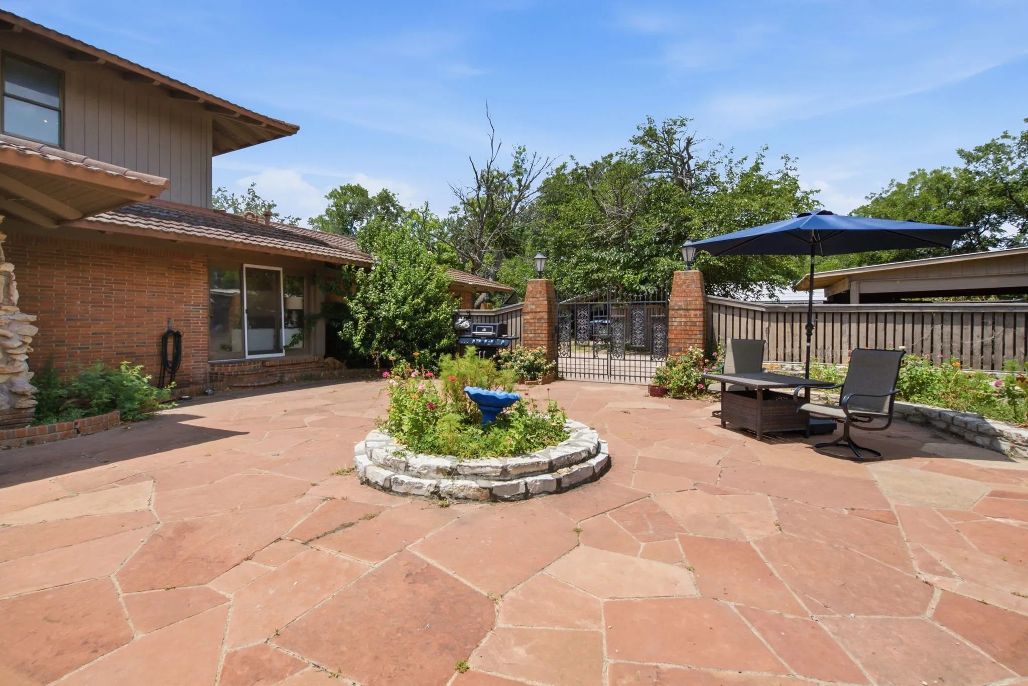 Single Family Residence For Sale in Jack County , 904 W Belknap Street, Jacksboro, Texas 76458, 5 Bedroom, 5 Bathroom, 2 Garage spaces, 4,246 Sqft, built in 1970, mls#21332584, Real Estate Agent in Jacksboro, Homes For Sale in Jack county, Homes For Sale in Jacksboro, Realtor in Jacksboro Texas, Real Estate Brokerage Independent Realty Texas, Luminita Cordes Realtor
