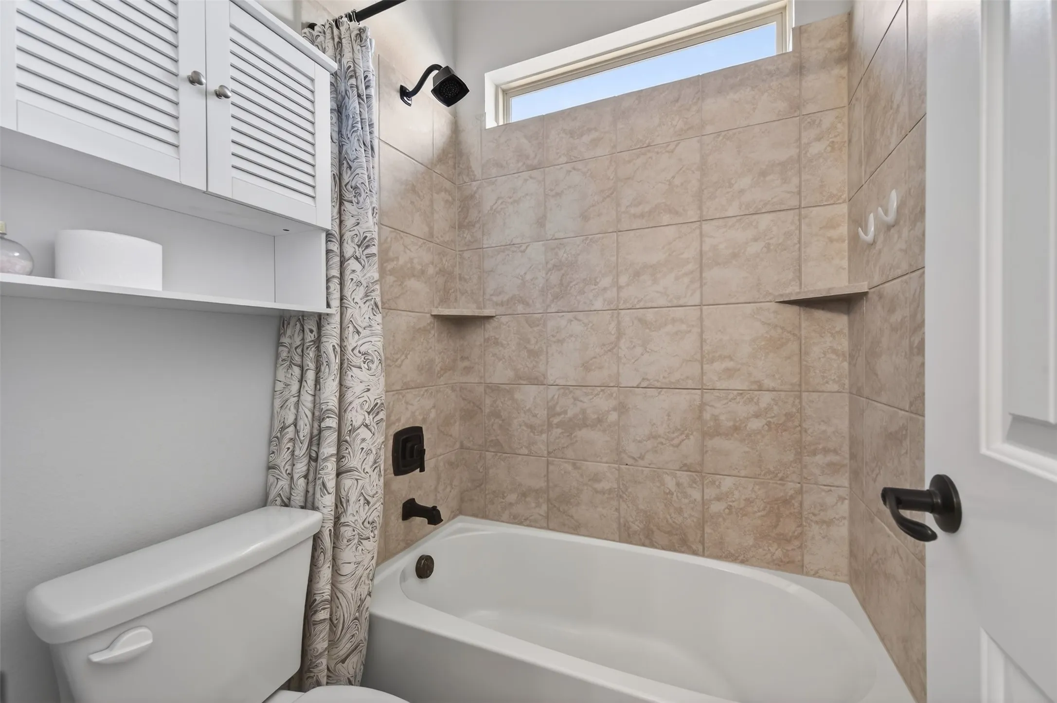 Single Family Residence For Sale in Tarrant County , 1700 Hamlet Drive, Fort Worth, Texas 76052, 3 Bedroom, 3 Bathroom, 3 Garage spaces, 2,924 Sqft, built in 2021, mls#21332846, Real Estate Agent in Fort Worth, Homes For Sale in Tarrant county, Homes For Sale in Fort Worth, Realtor in Fort Worth Texas, Real Estate Brokerage Independent Realty Texas, Luminita Cordes Realtor