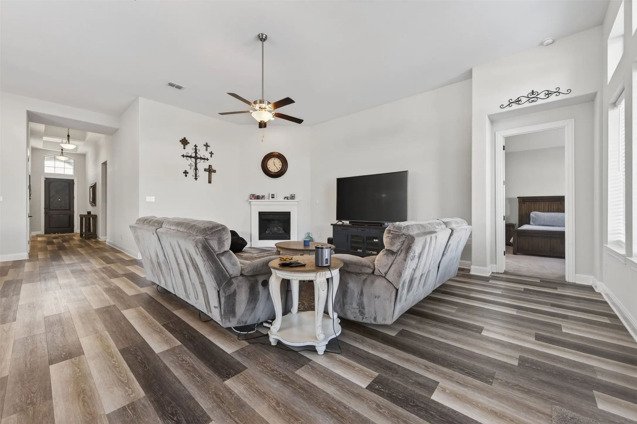 Single Family Residence For Sale in Tarrant County , 1700 Hamlet Drive, Fort Worth, Texas 76052, 3 Bedroom, 3 Bathroom, 3 Garage spaces, 2,924 Sqft, built in 2021, mls#21332846, Real Estate Agent in Fort Worth, Homes For Sale in Tarrant county, Homes For Sale in Fort Worth, Realtor in Fort Worth Texas, Real Estate Brokerage Independent Realty Texas, Luminita Cordes Realtor