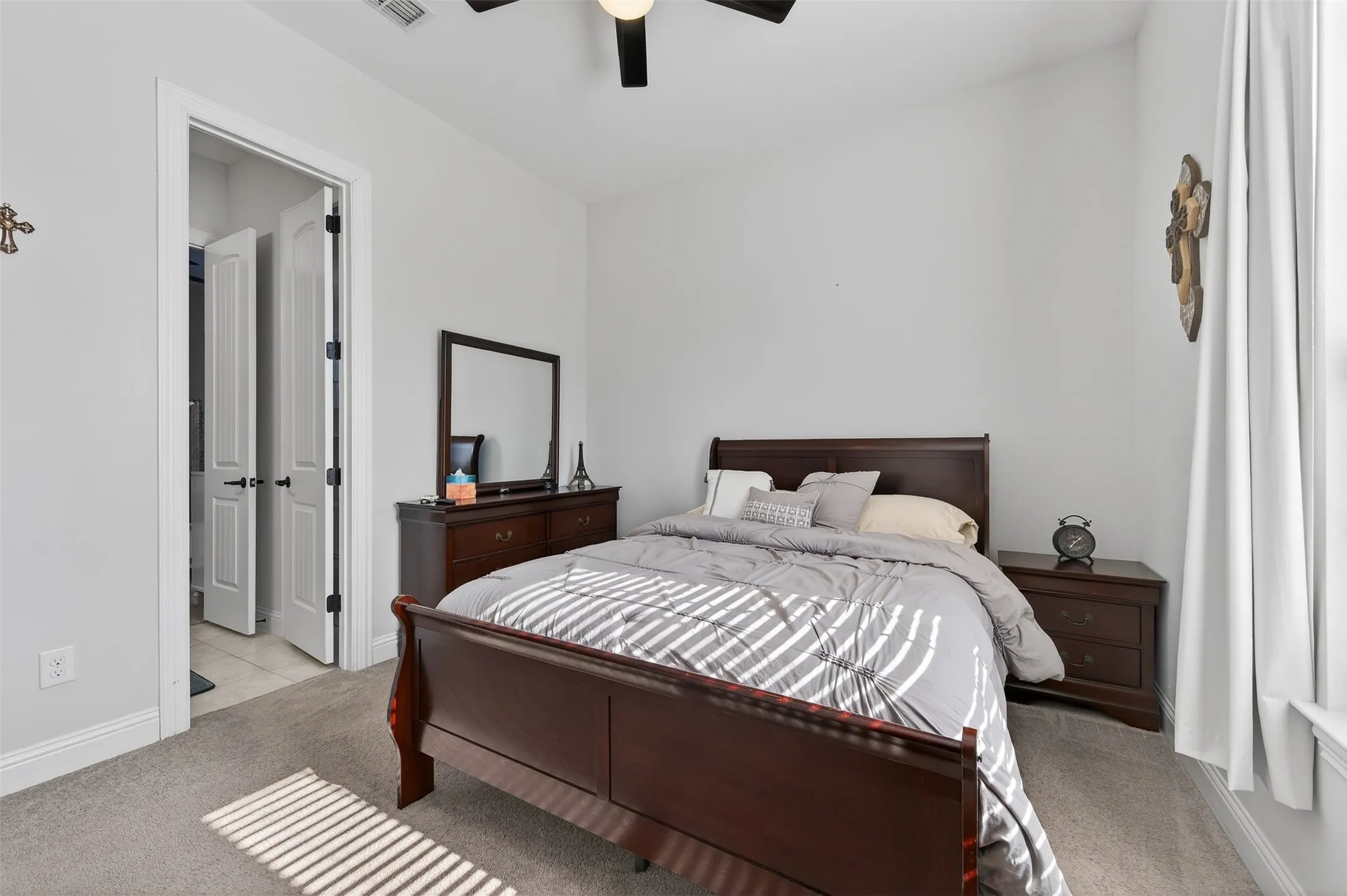 Single Family Residence For Sale in Tarrant County , 1700 Hamlet Drive, Fort Worth, Texas 76052, 3 Bedroom, 3 Bathroom, 3 Garage spaces, 2,924 Sqft, built in 2021, mls#21332846, Real Estate Agent in Fort Worth, Homes For Sale in Tarrant county, Homes For Sale in Fort Worth, Realtor in Fort Worth Texas, Real Estate Brokerage Independent Realty Texas, Luminita Cordes Realtor