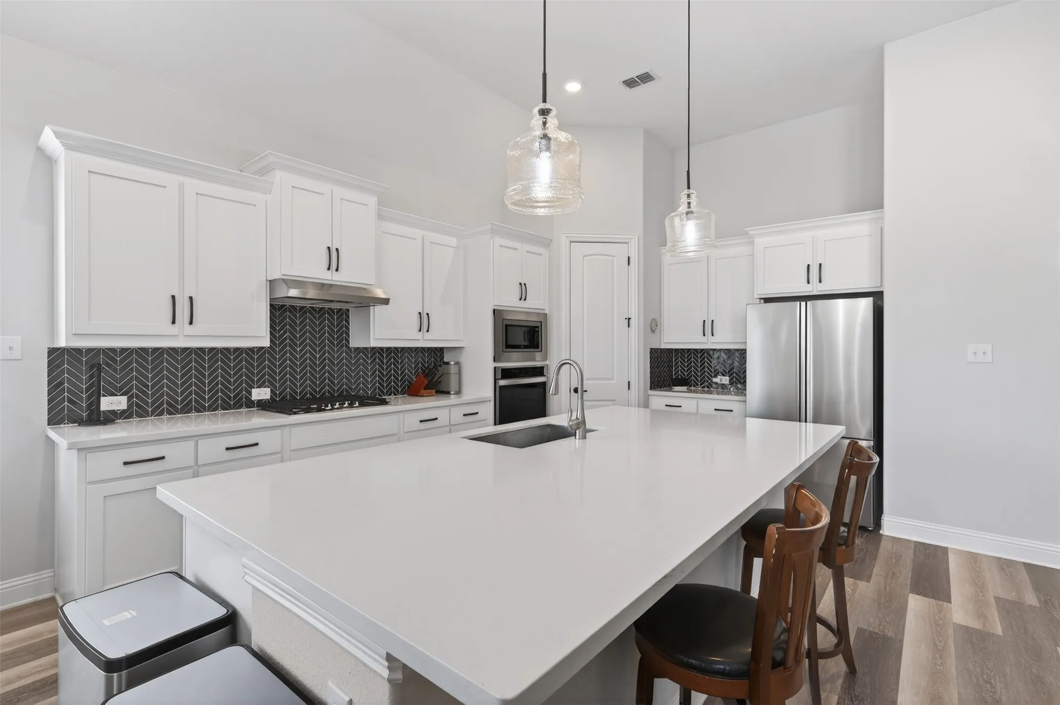 Single Family Residence For Sale in Tarrant County , 1700 Hamlet Drive, Fort Worth, Texas 76052, 3 Bedroom, 3 Bathroom, 3 Garage spaces, 2,924 Sqft, built in 2021, mls#21332846, Real Estate Agent in Fort Worth, Homes For Sale in Tarrant county, Homes For Sale in Fort Worth, Realtor in Fort Worth Texas, Real Estate Brokerage Independent Realty Texas, Luminita Cordes Realtor