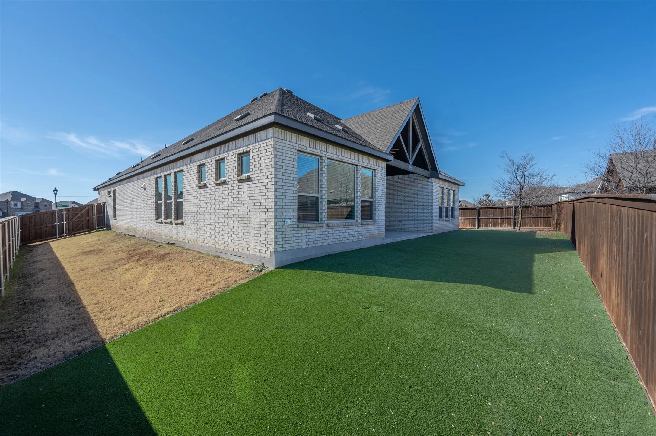 Single Family Residence For Sale in Tarrant County , 1700 Hamlet Drive, Fort Worth, Texas 76052, 3 Bedroom, 3 Bathroom, 3 Garage spaces, 2,924 Sqft, built in 2021, mls#21332846, Real Estate Agent in Fort Worth, Homes For Sale in Tarrant county, Homes For Sale in Fort Worth, Realtor in Fort Worth Texas, Real Estate Brokerage Independent Realty Texas, Luminita Cordes Realtor