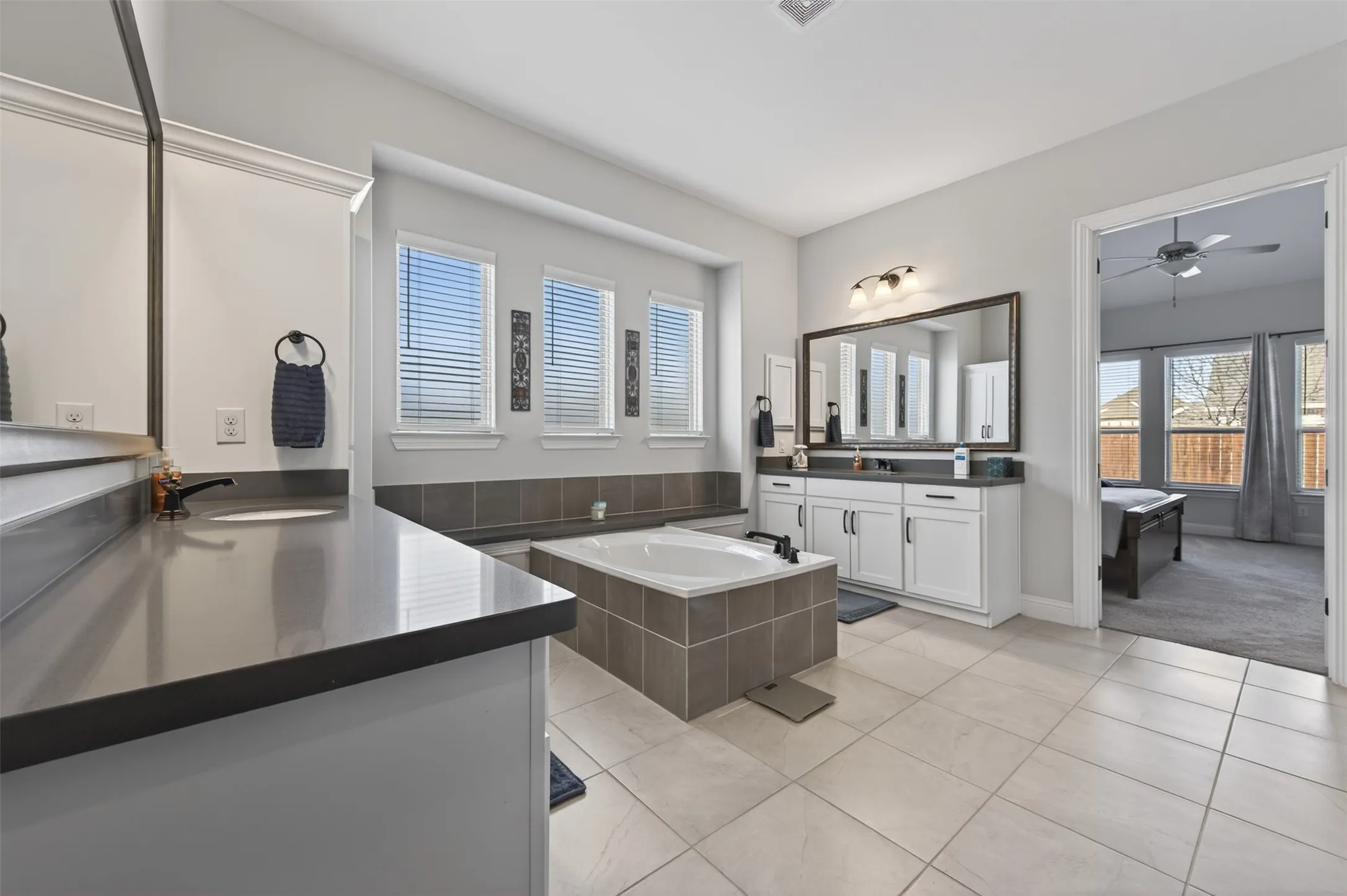 Single Family Residence For Sale in Tarrant County , 1700 Hamlet Drive, Fort Worth, Texas 76052, 3 Bedroom, 3 Bathroom, 3 Garage spaces, 2,924 Sqft, built in 2021, mls#21332846, Real Estate Agent in Fort Worth, Homes For Sale in Tarrant county, Homes For Sale in Fort Worth, Realtor in Fort Worth Texas, Real Estate Brokerage Independent Realty Texas, Luminita Cordes Realtor