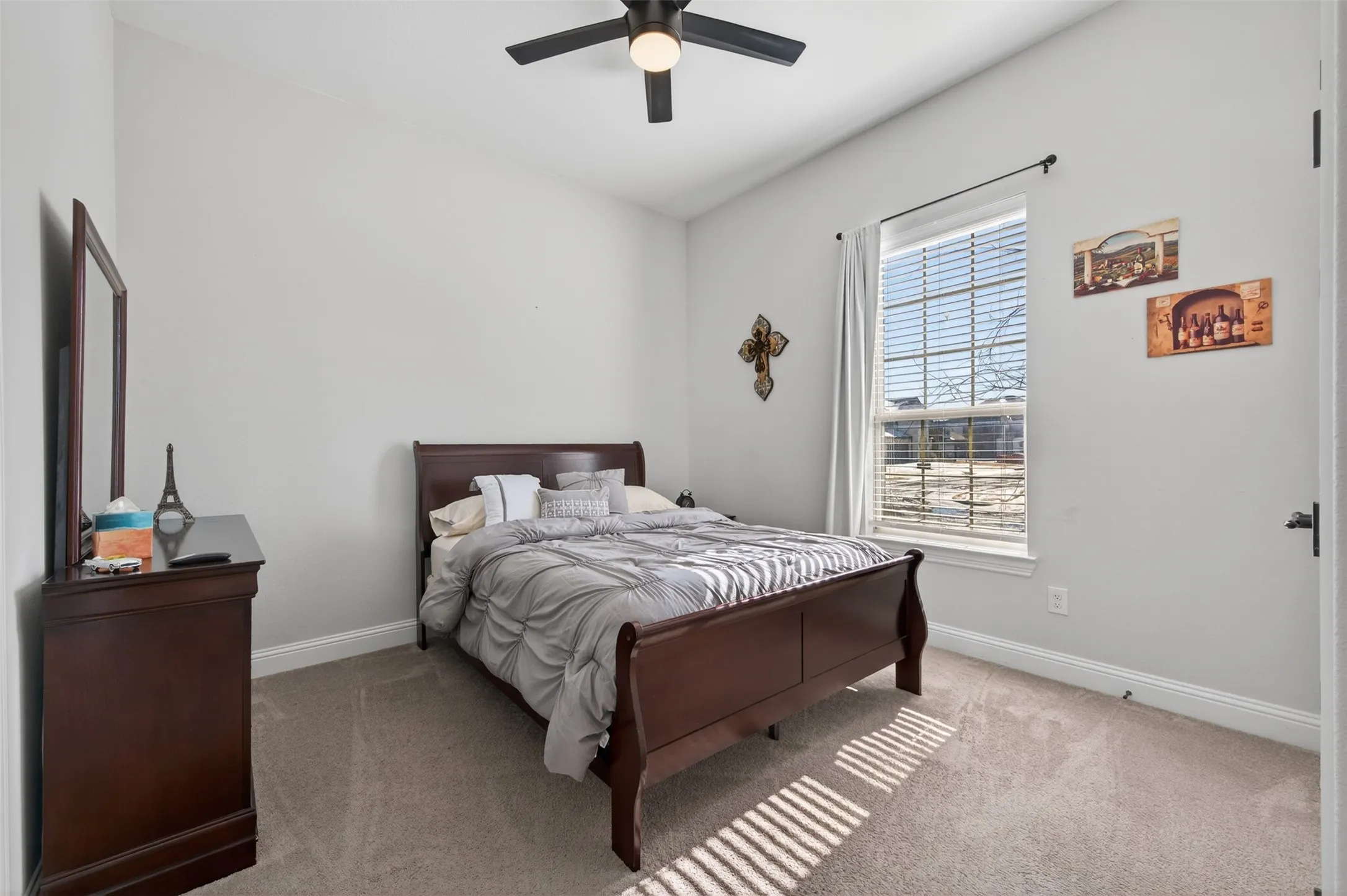 Single Family Residence For Sale in Tarrant County , 1700 Hamlet Drive, Fort Worth, Texas 76052, 3 Bedroom, 3 Bathroom, 3 Garage spaces, 2,924 Sqft, built in 2021, mls#21332846, Real Estate Agent in Fort Worth, Homes For Sale in Tarrant county, Homes For Sale in Fort Worth, Realtor in Fort Worth Texas, Real Estate Brokerage Independent Realty Texas, Luminita Cordes Realtor