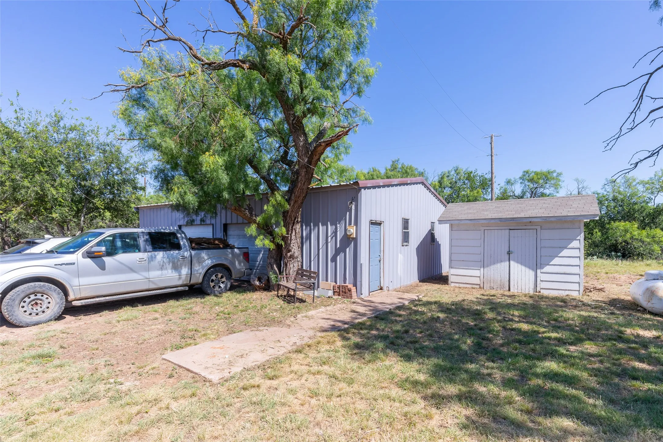 Single Family Residence For Sale in Shackelford County , 1053 County Road 155, Abilene, Texas 79601, 4 Bedroom, 2 Bathroom, 1 Garage spaces, 1,840 Sqft, built in 1976, mls#21319840, Real Estate Agent in Abilene, Homes For Sale in Shackelford county, Homes For Sale in Abilene, Realtor in Abilene Texas, Real Estate Brokerage Independent Realty Texas, Luminita Cordes Realtor